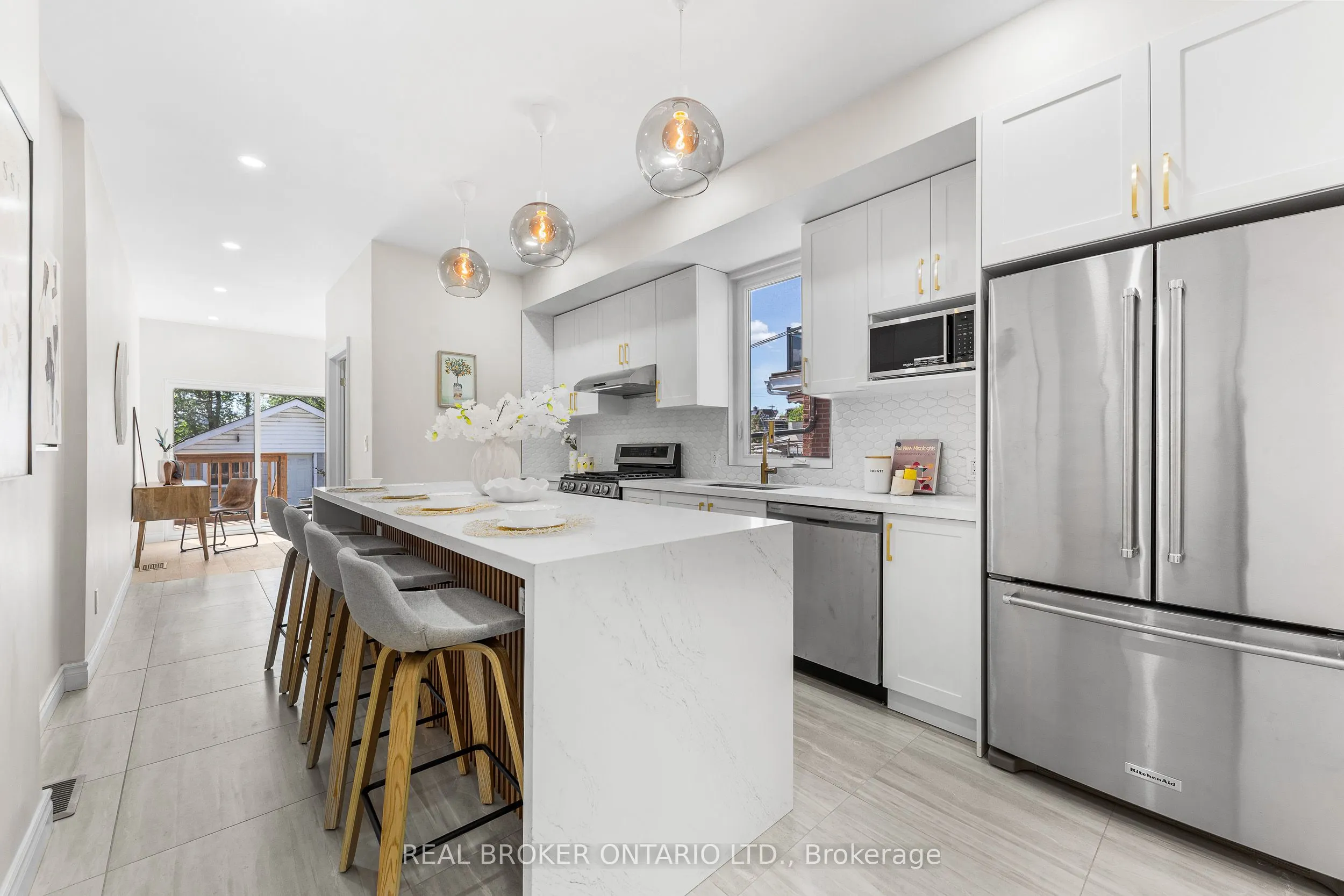 806 Gladstone Avenue