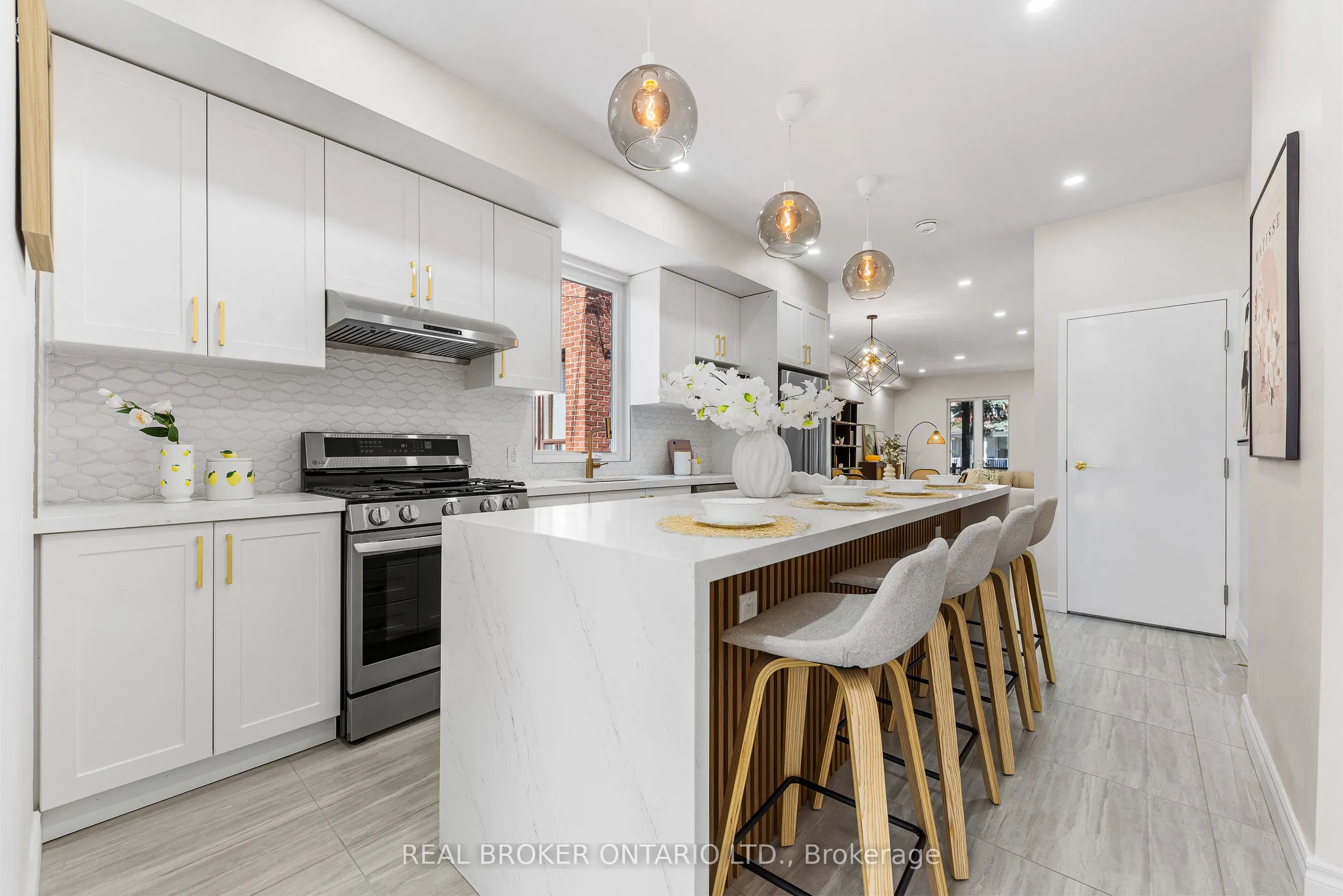 806 Gladstone Avenue