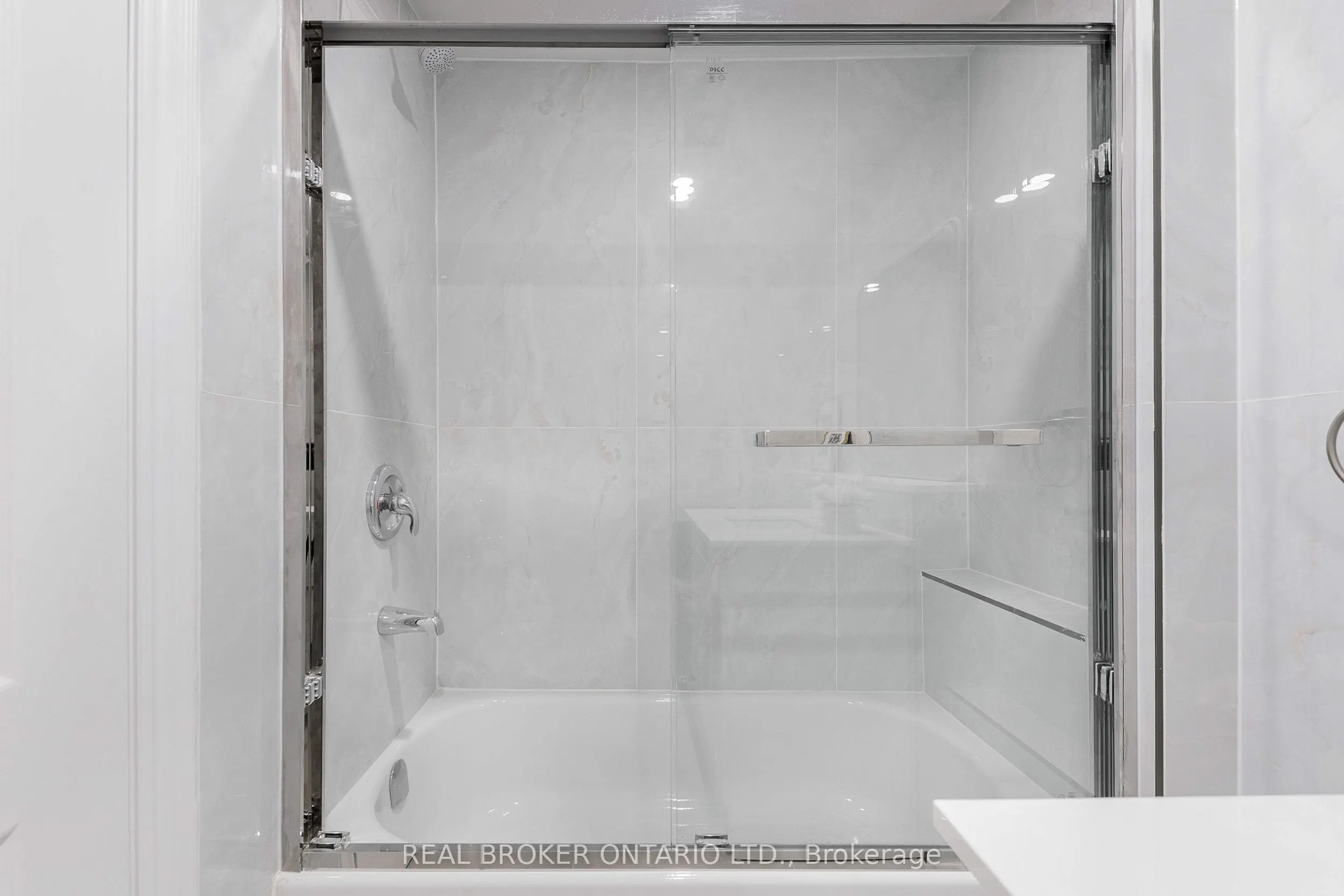 806 Gladstone Avenue