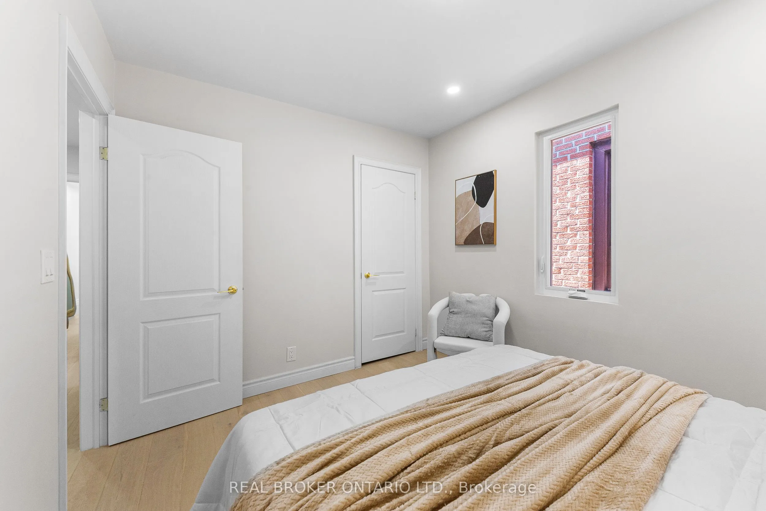 806 Gladstone Avenue