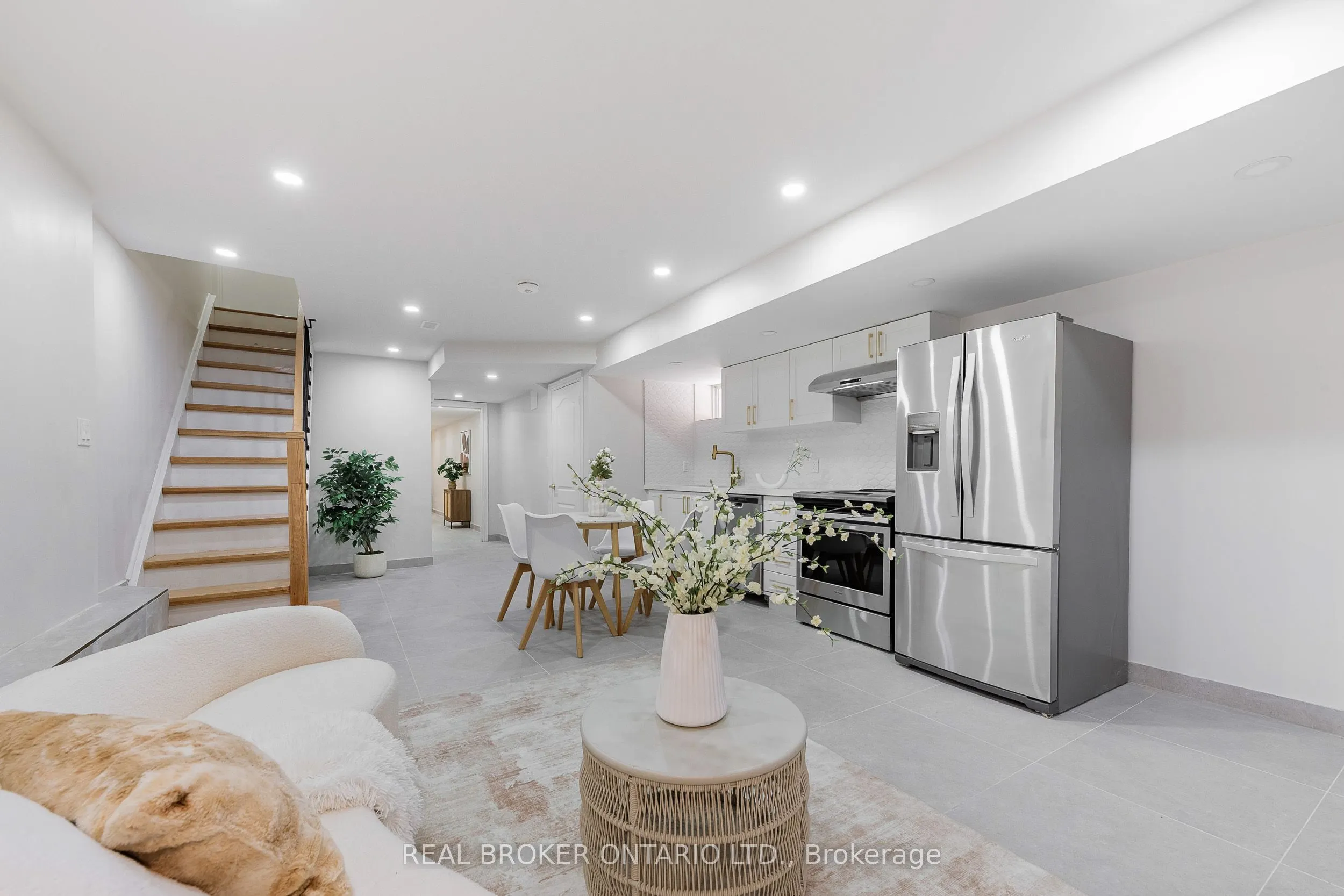 806 Gladstone Avenue