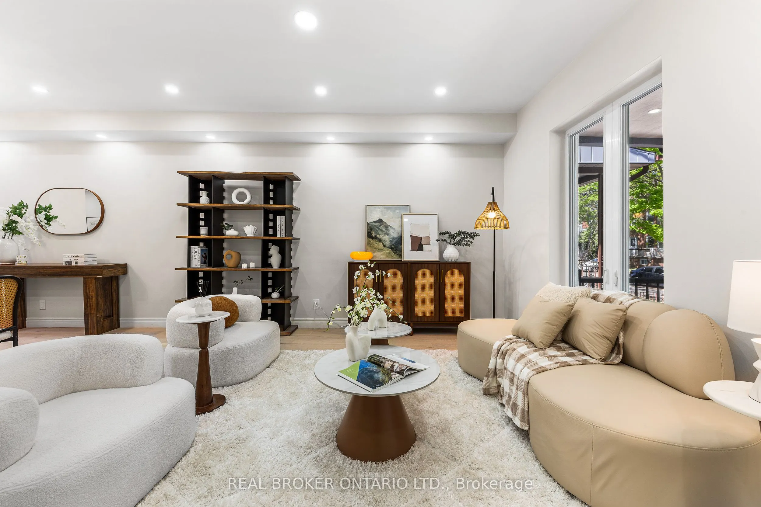 806 Gladstone Avenue