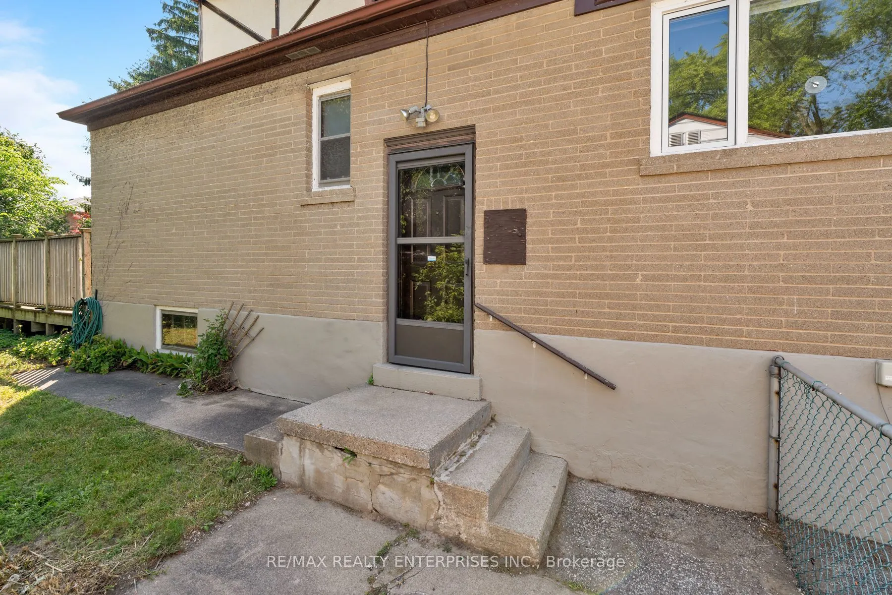 52 Briarwood Avenue