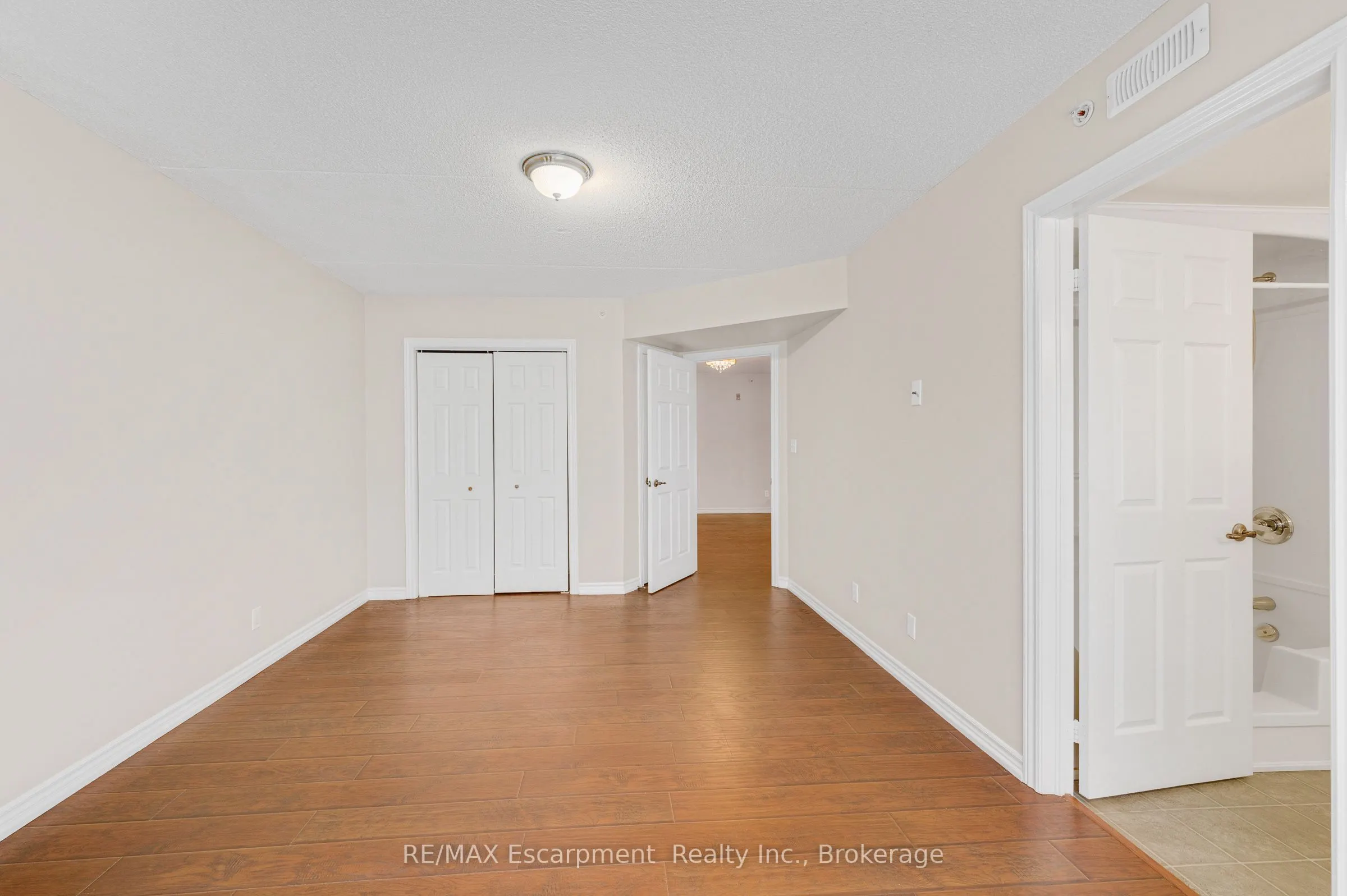 2075 Appleby Line #102