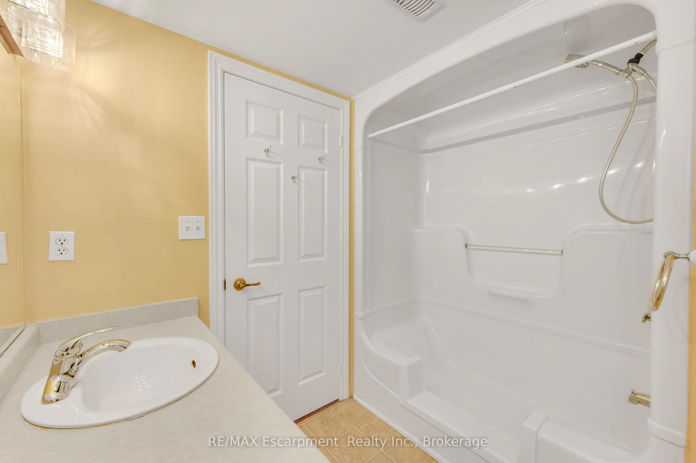 2075 Appleby Line #102