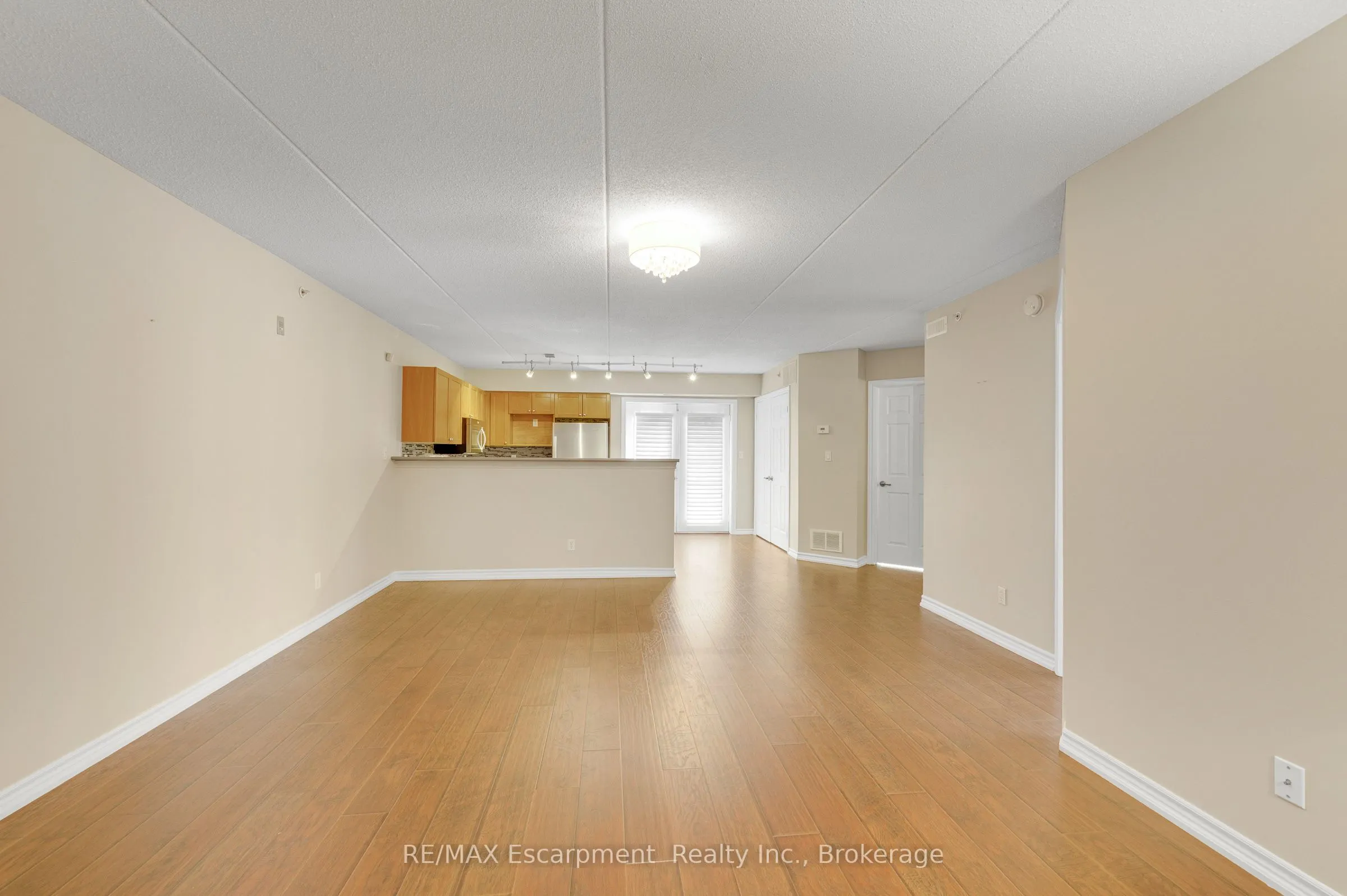 2075 Appleby Line #102