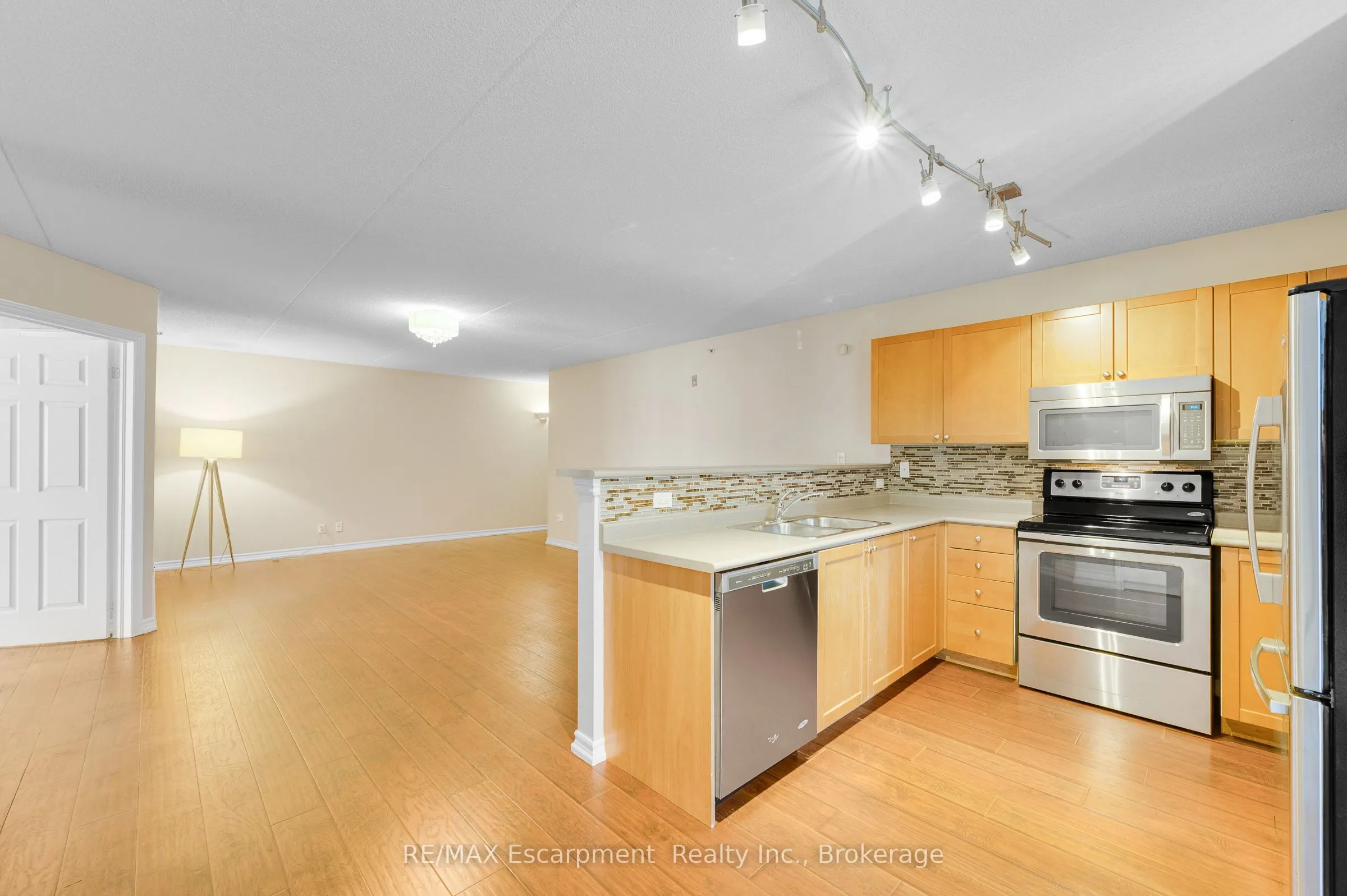 2075 Appleby Line #102