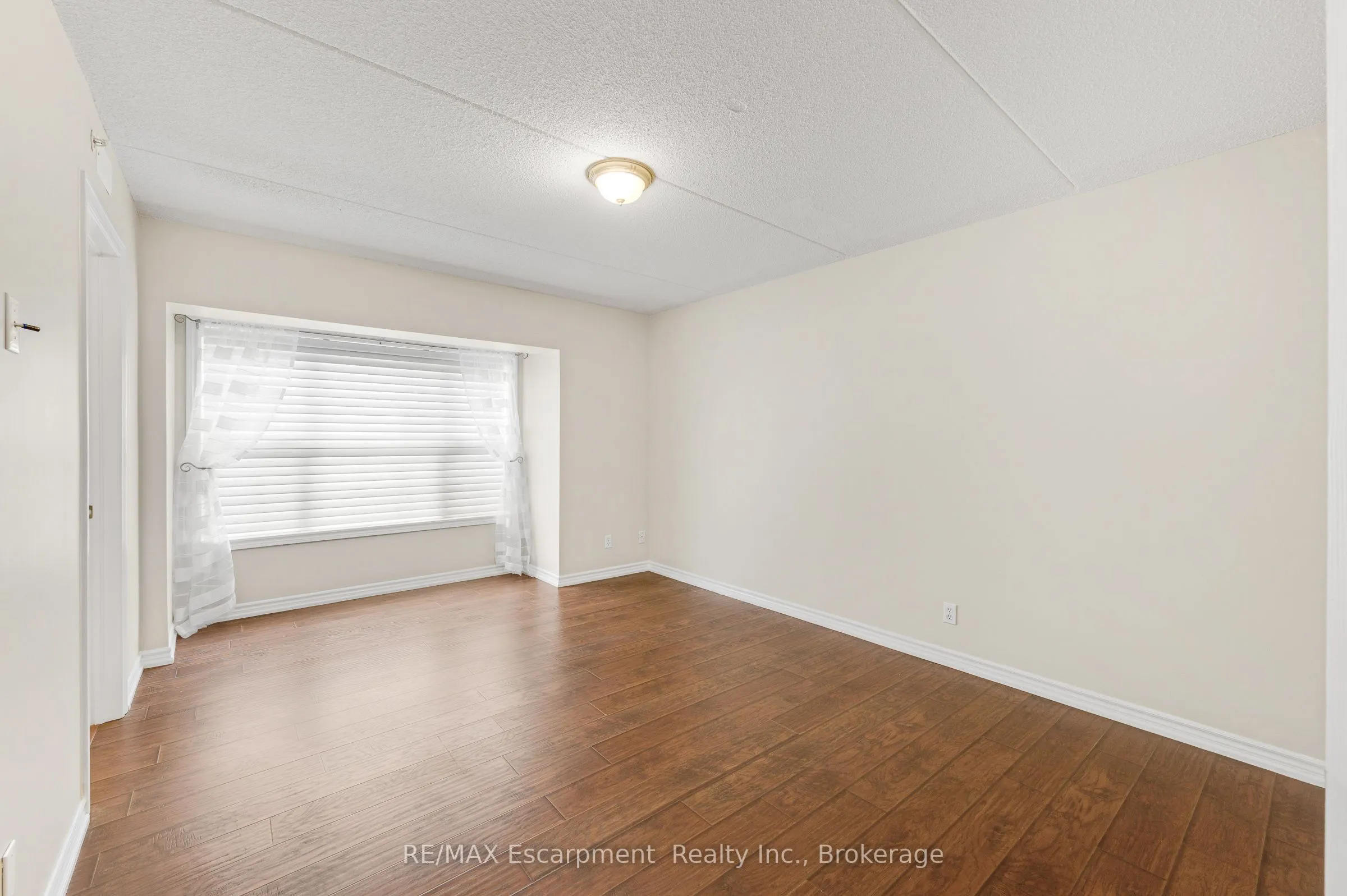 2075 Appleby Line #102