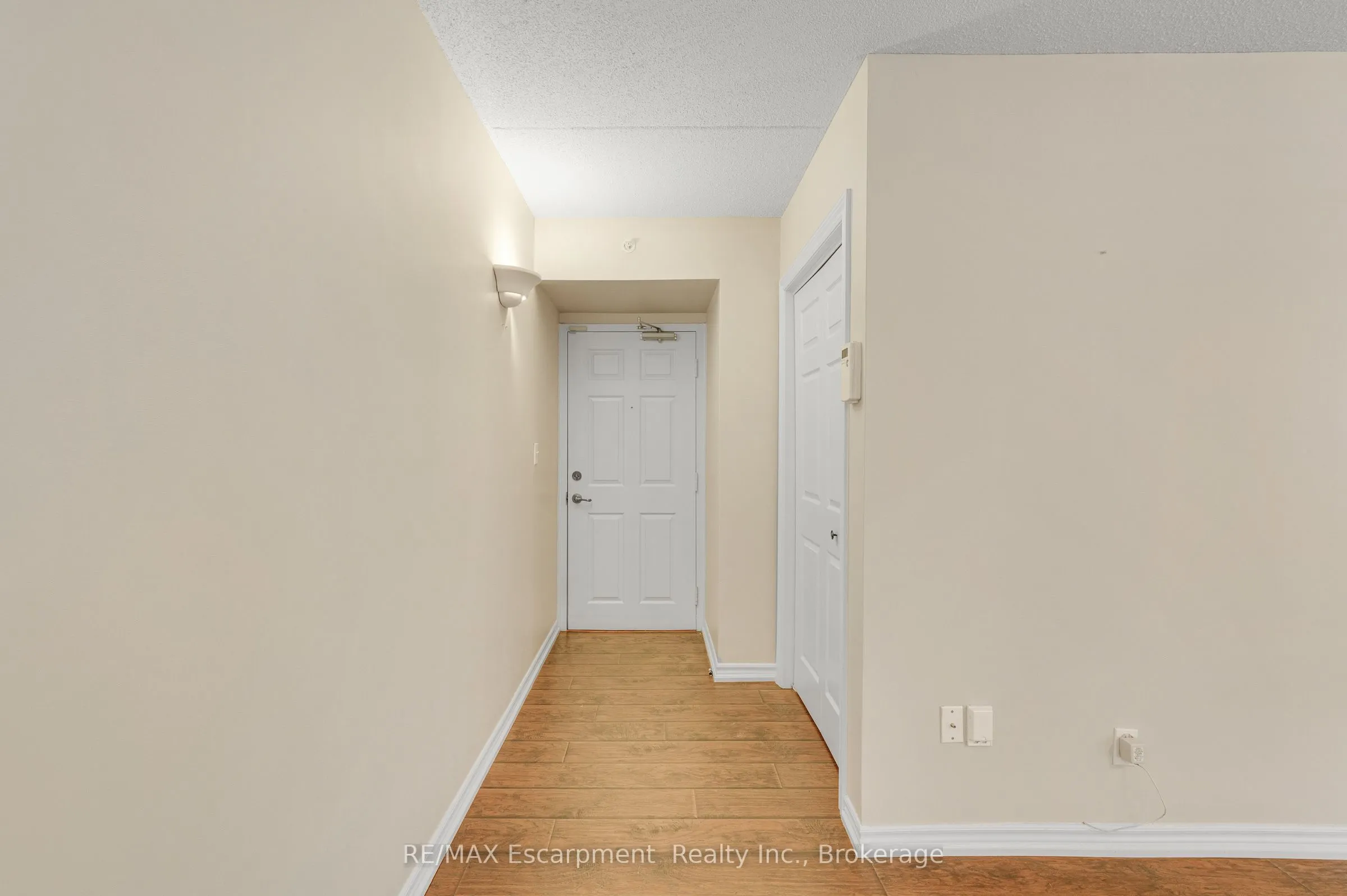 2075 Appleby Line #102
