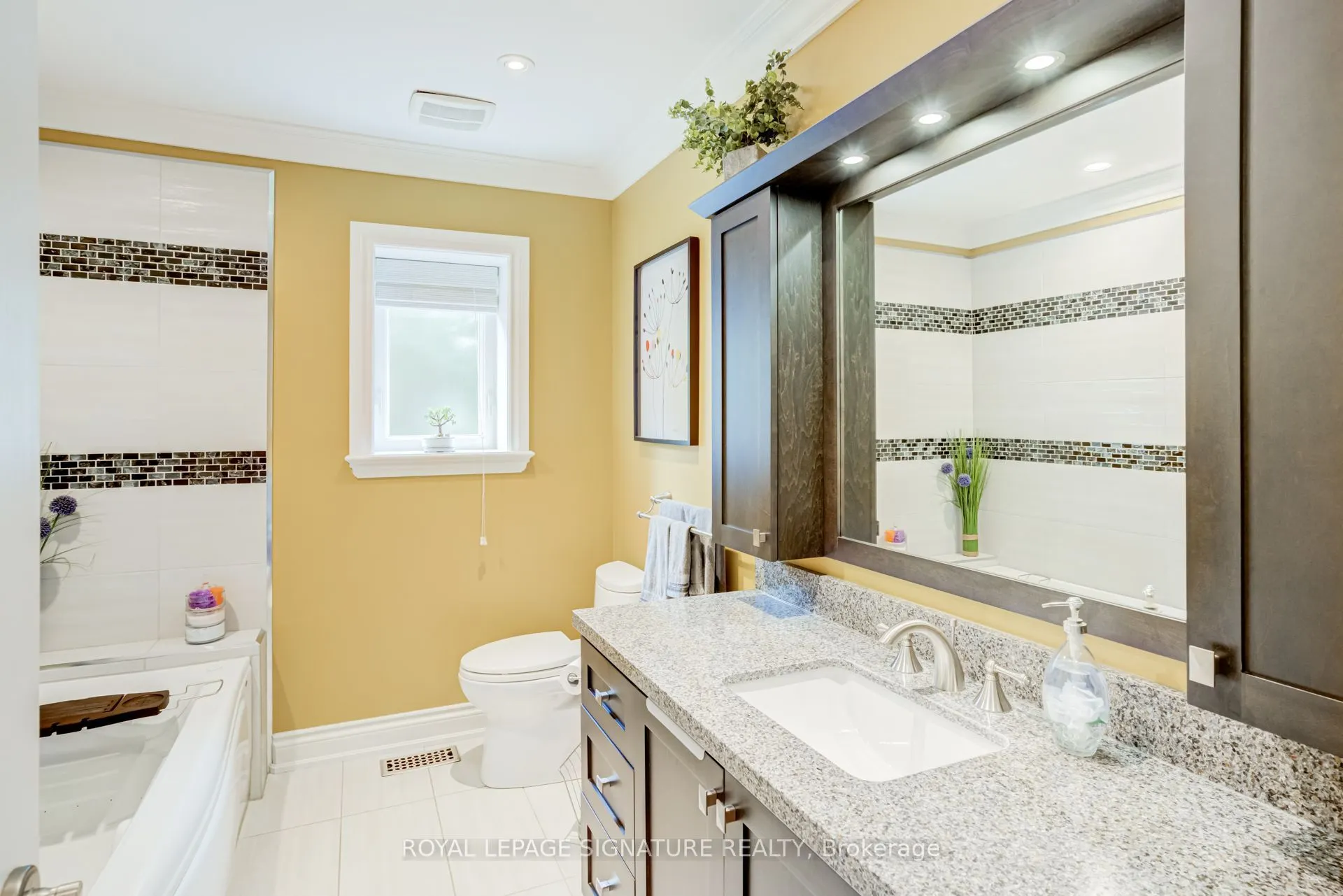 2544 Sharon Crescent