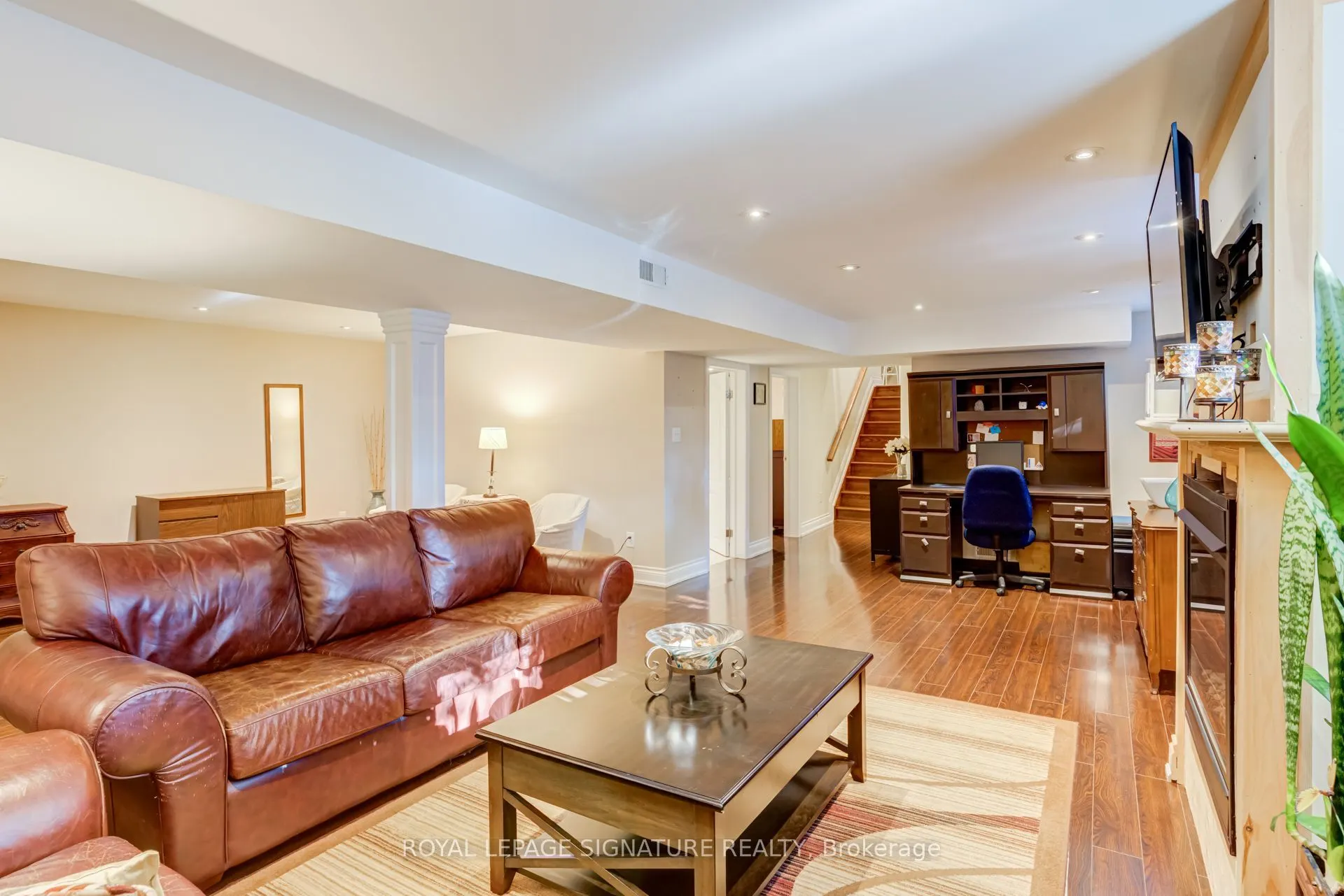 2544 Sharon Crescent