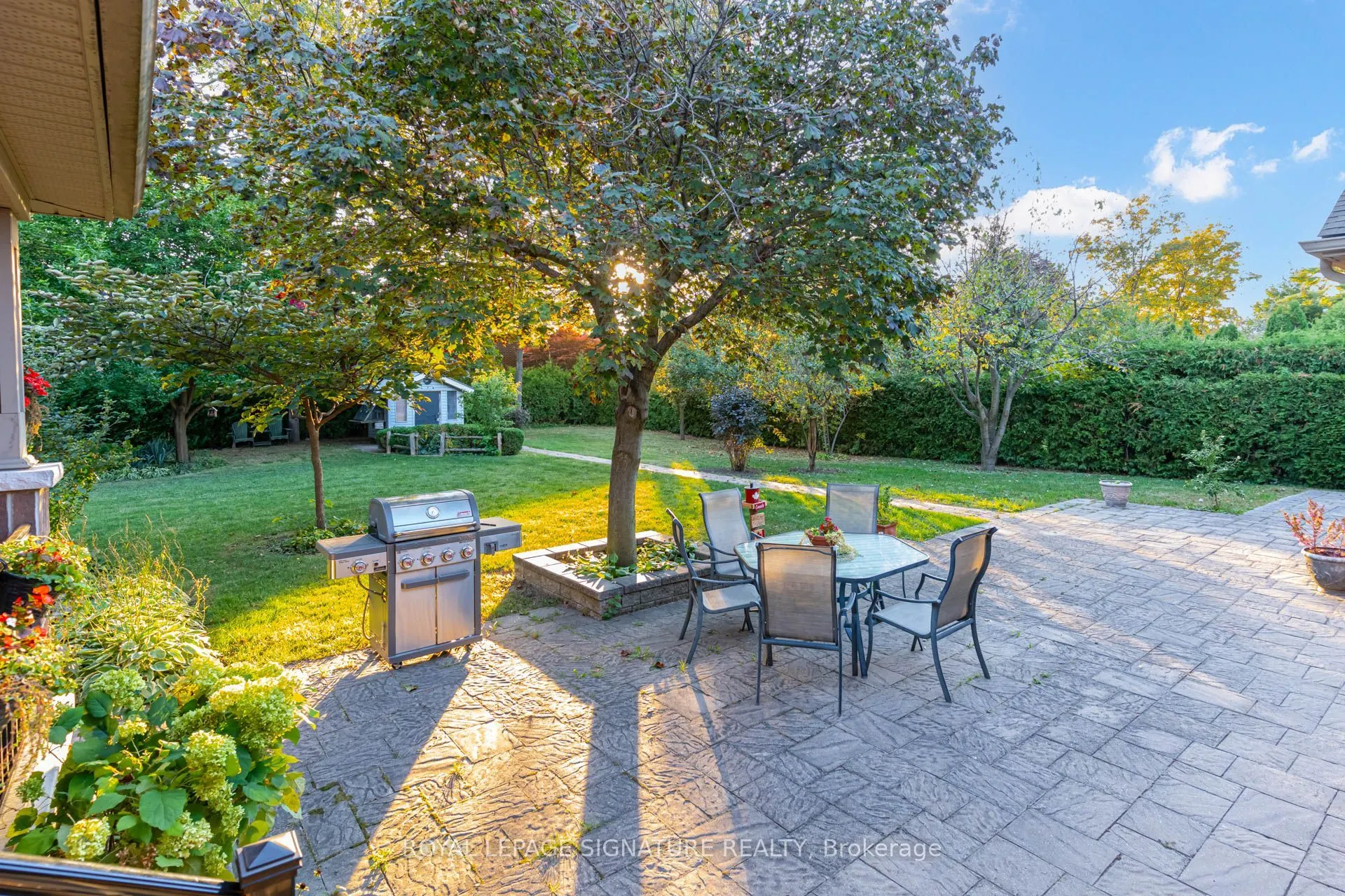 2544 Sharon Crescent