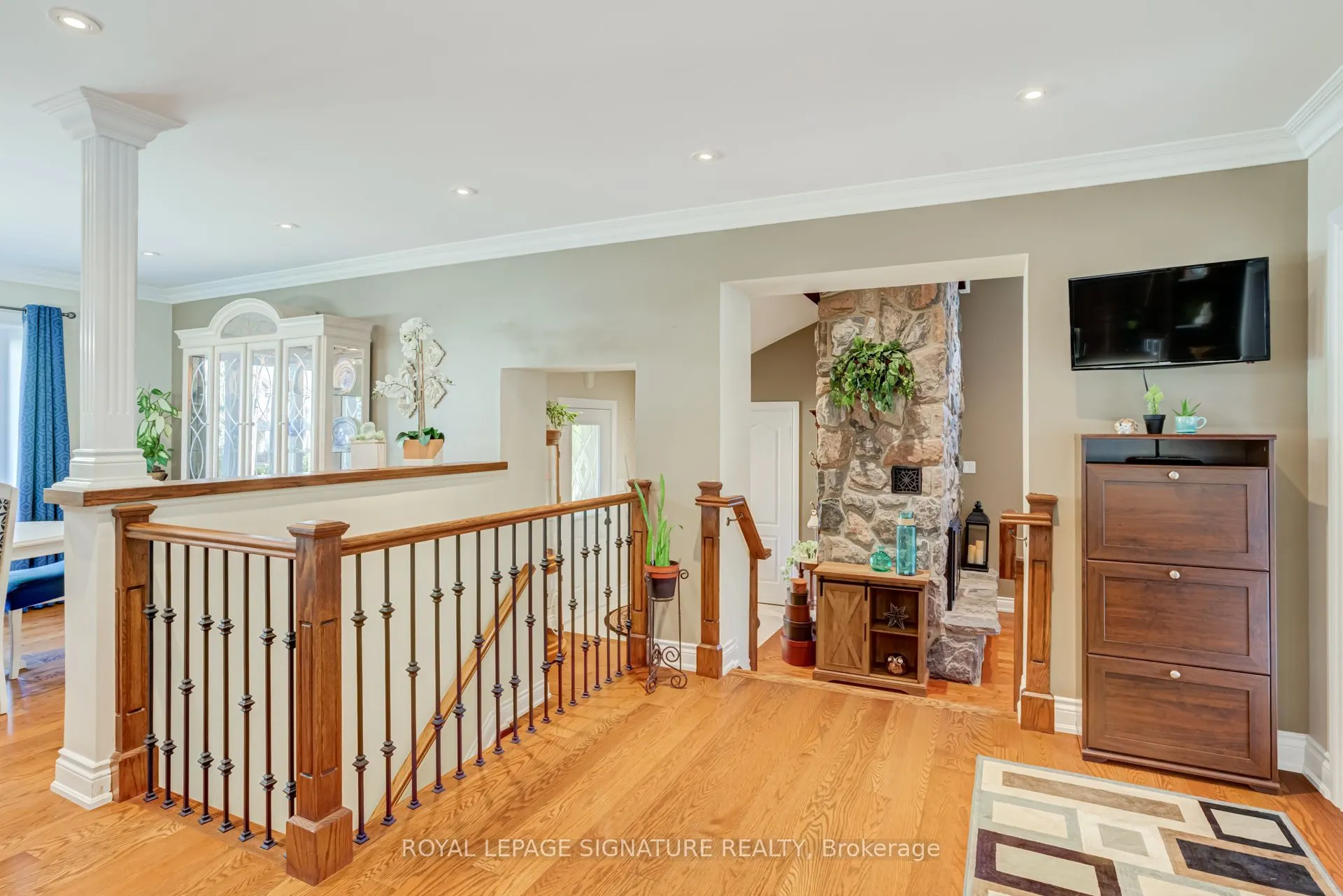 2544 Sharon Crescent