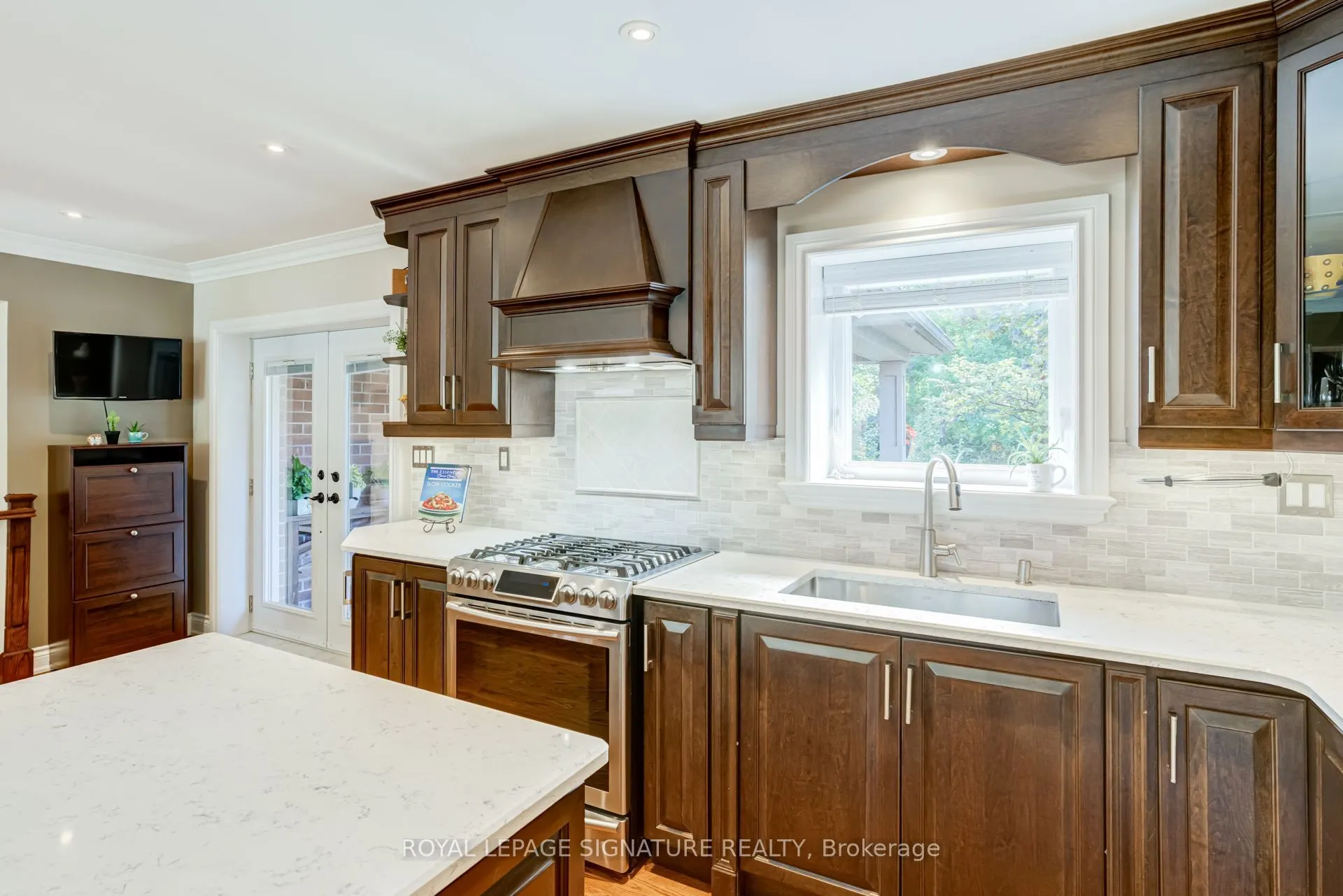 2544 Sharon Crescent