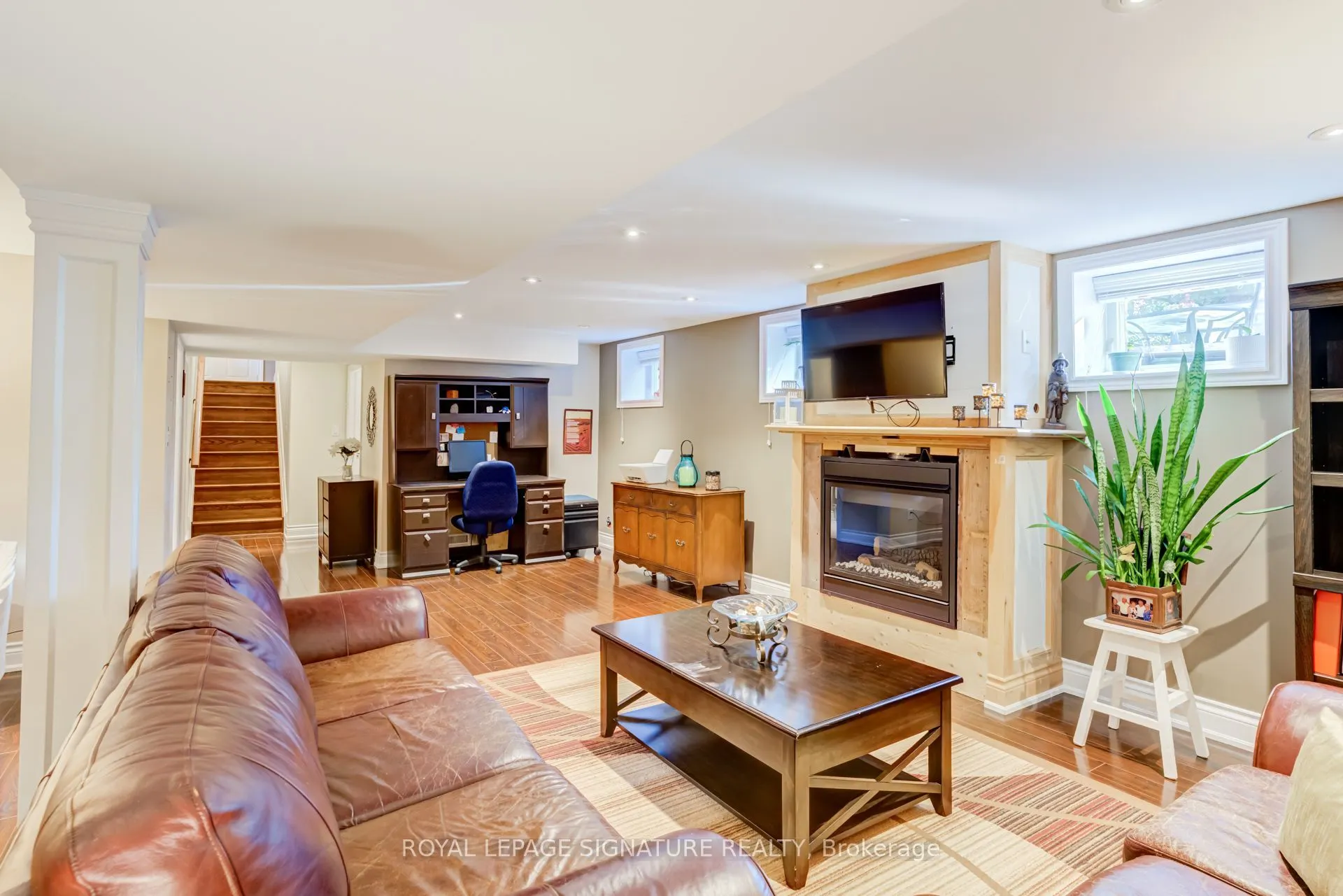 2544 Sharon Crescent