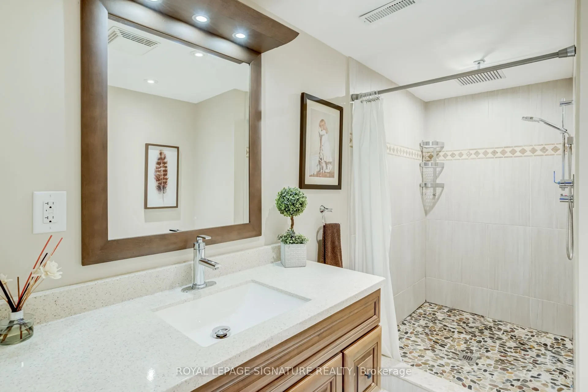 2544 Sharon Crescent