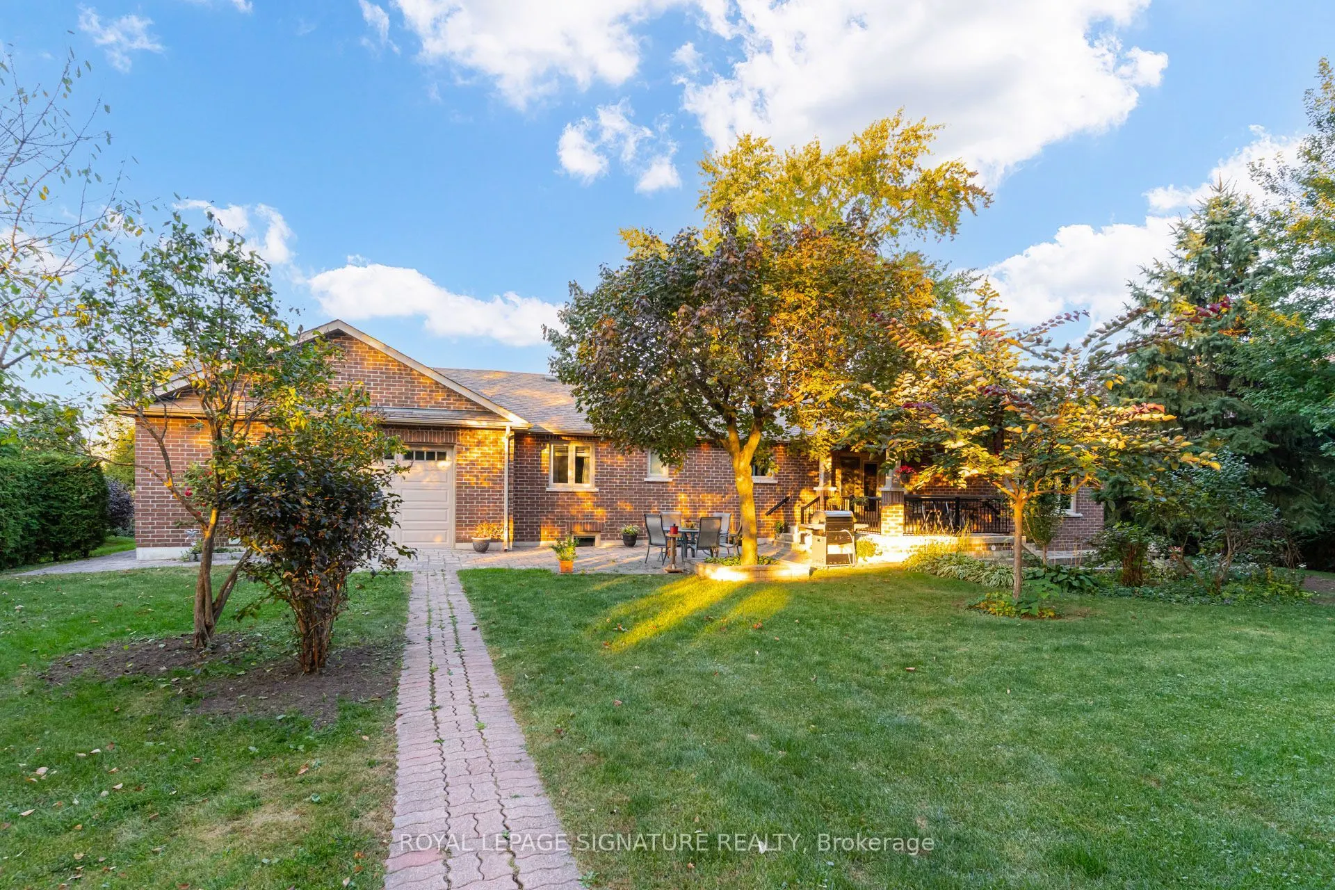 2544 Sharon Crescent
