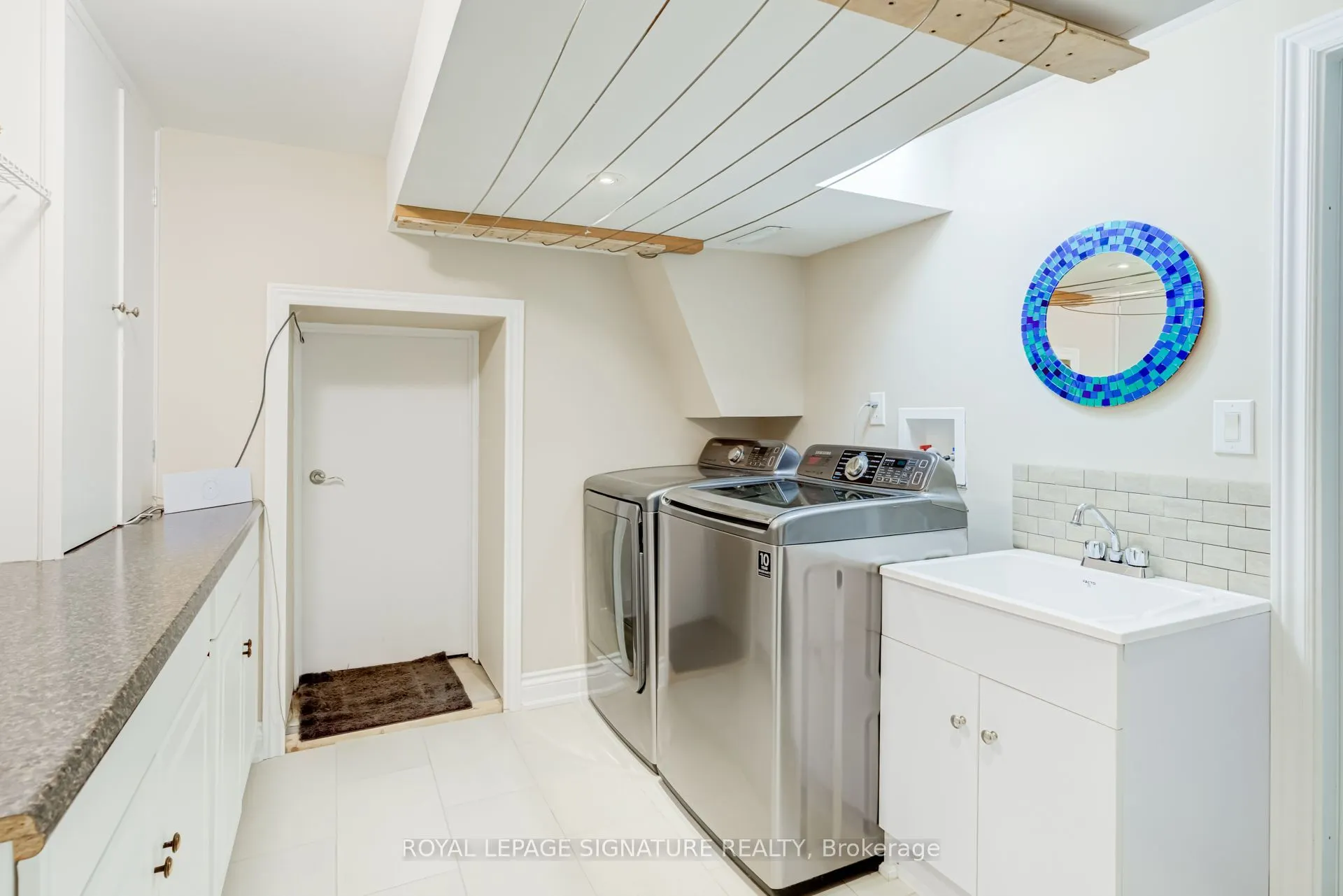 2544 Sharon Crescent