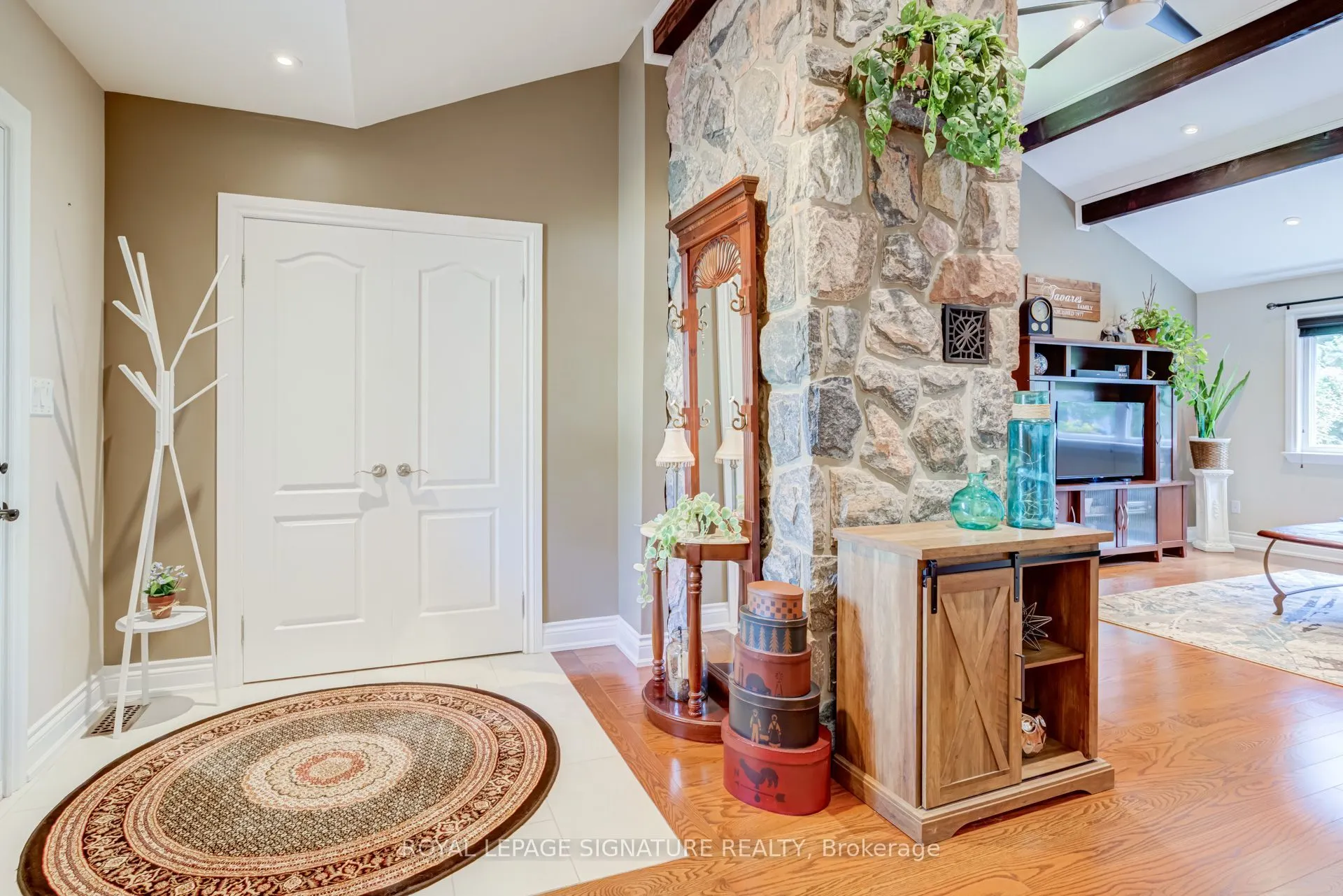 2544 Sharon Crescent