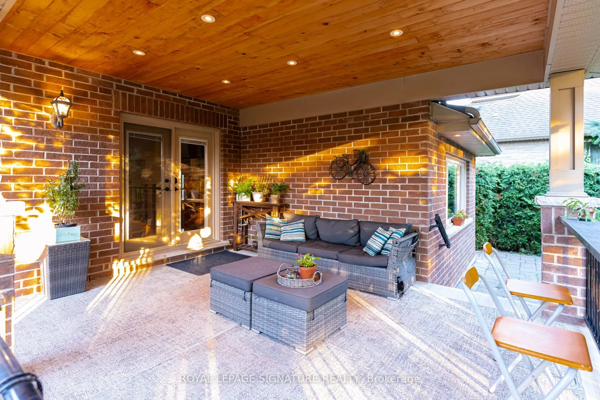 2544 Sharon Crescent