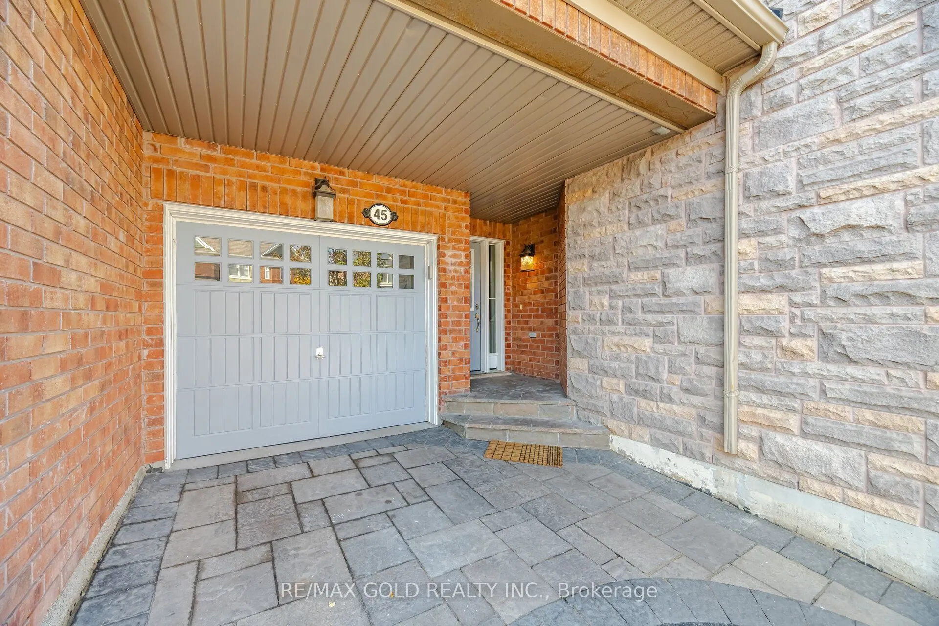 45 Biddens Square