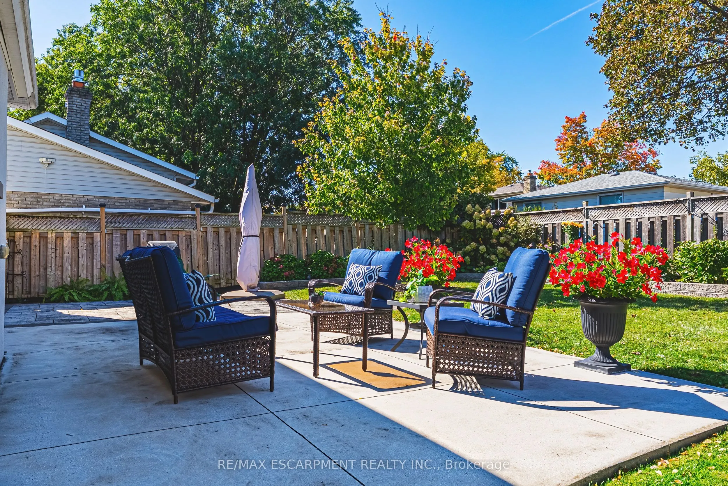 2231 Urwin Crescent
