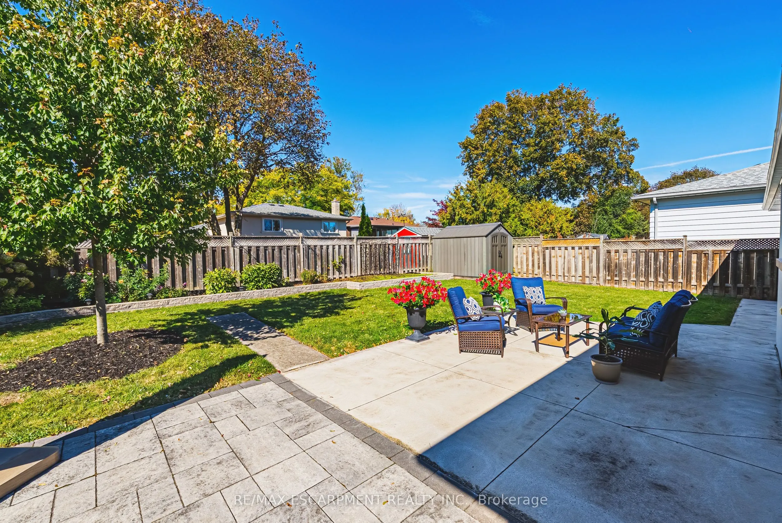 2231 Urwin Crescent