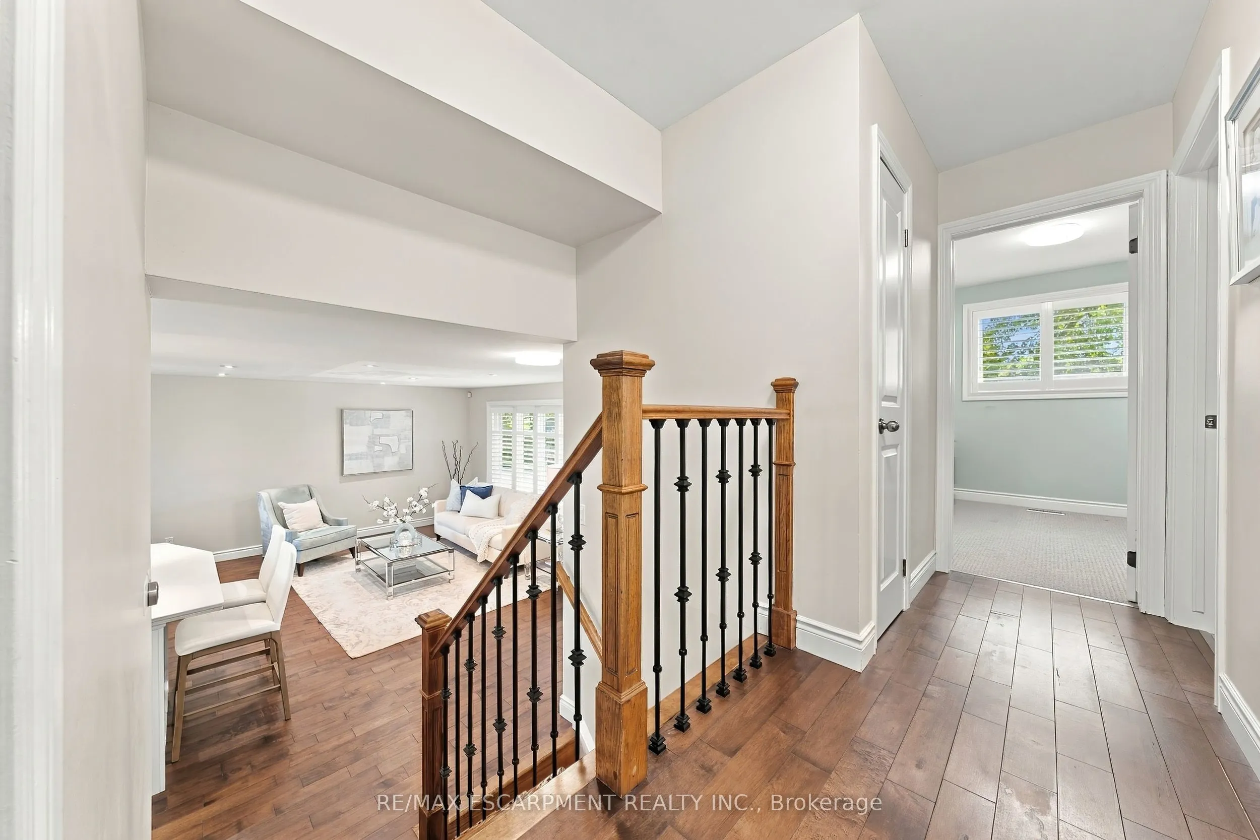 2231 Urwin Crescent