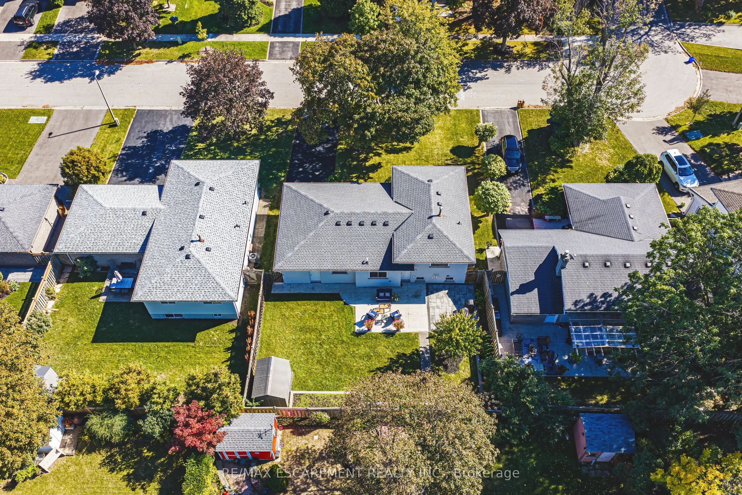 2231 Urwin Crescent