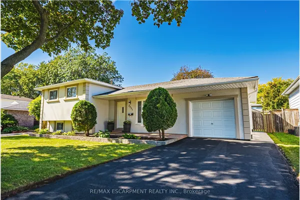 2231 Urwin Crescent