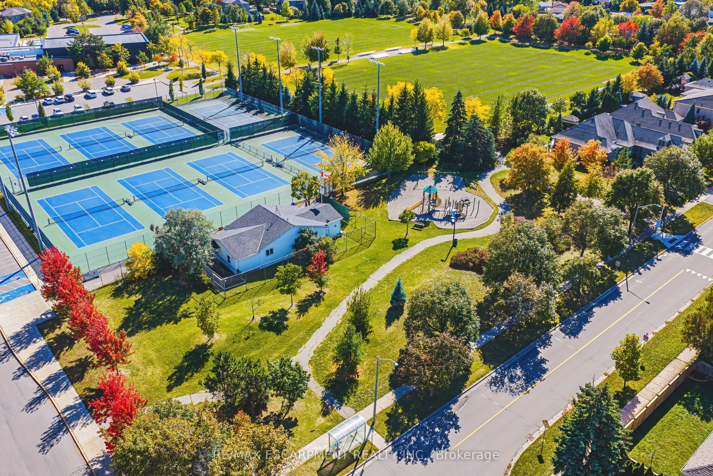 2231 Urwin Crescent