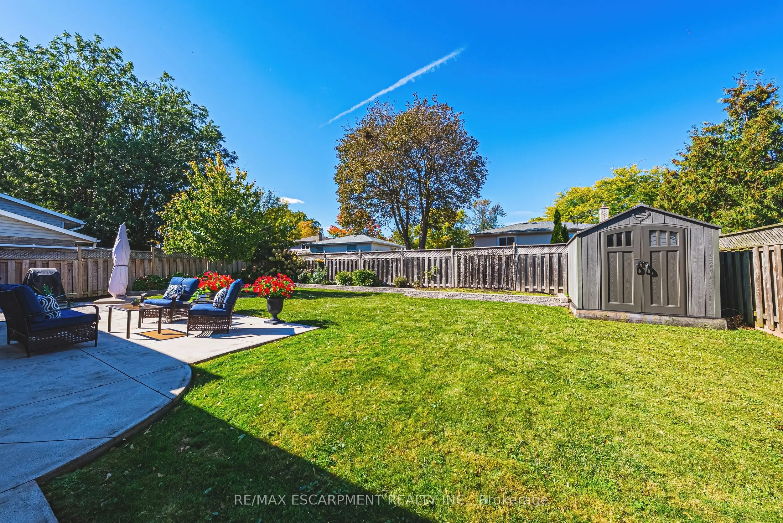 2231 Urwin Crescent