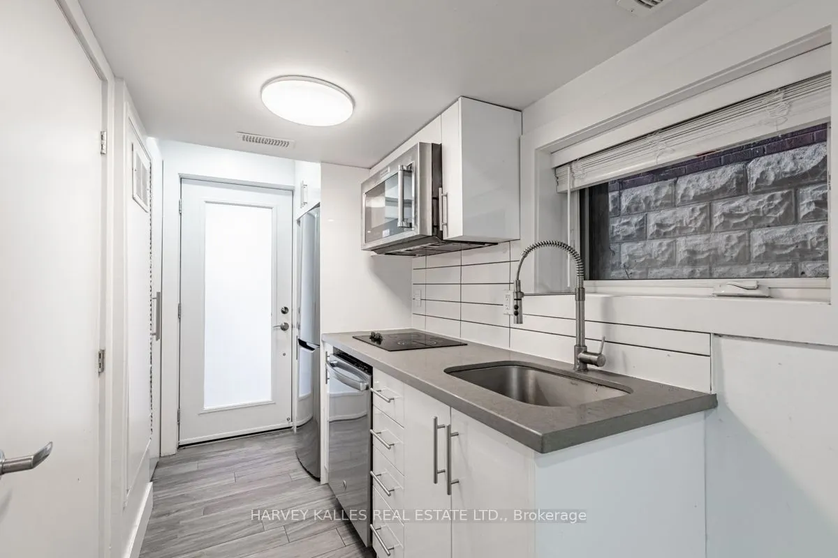 160 Lansdowne Avenue #4