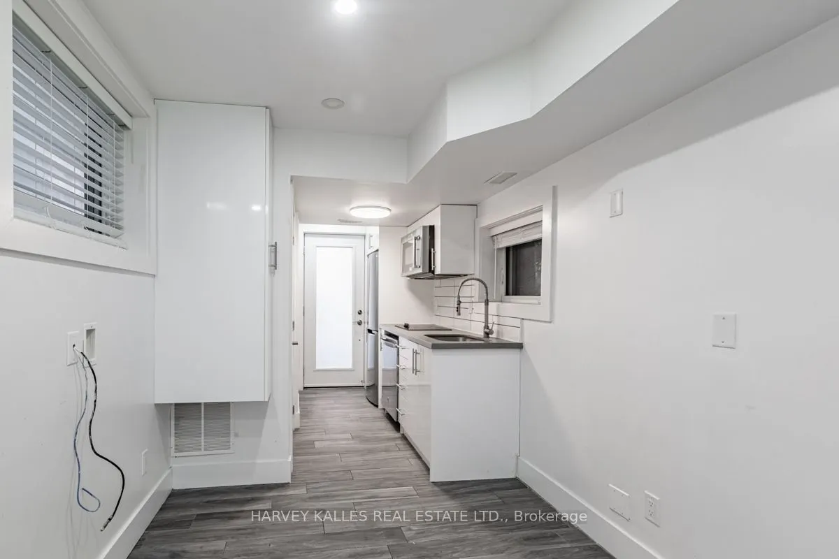 160 Lansdowne Avenue #4