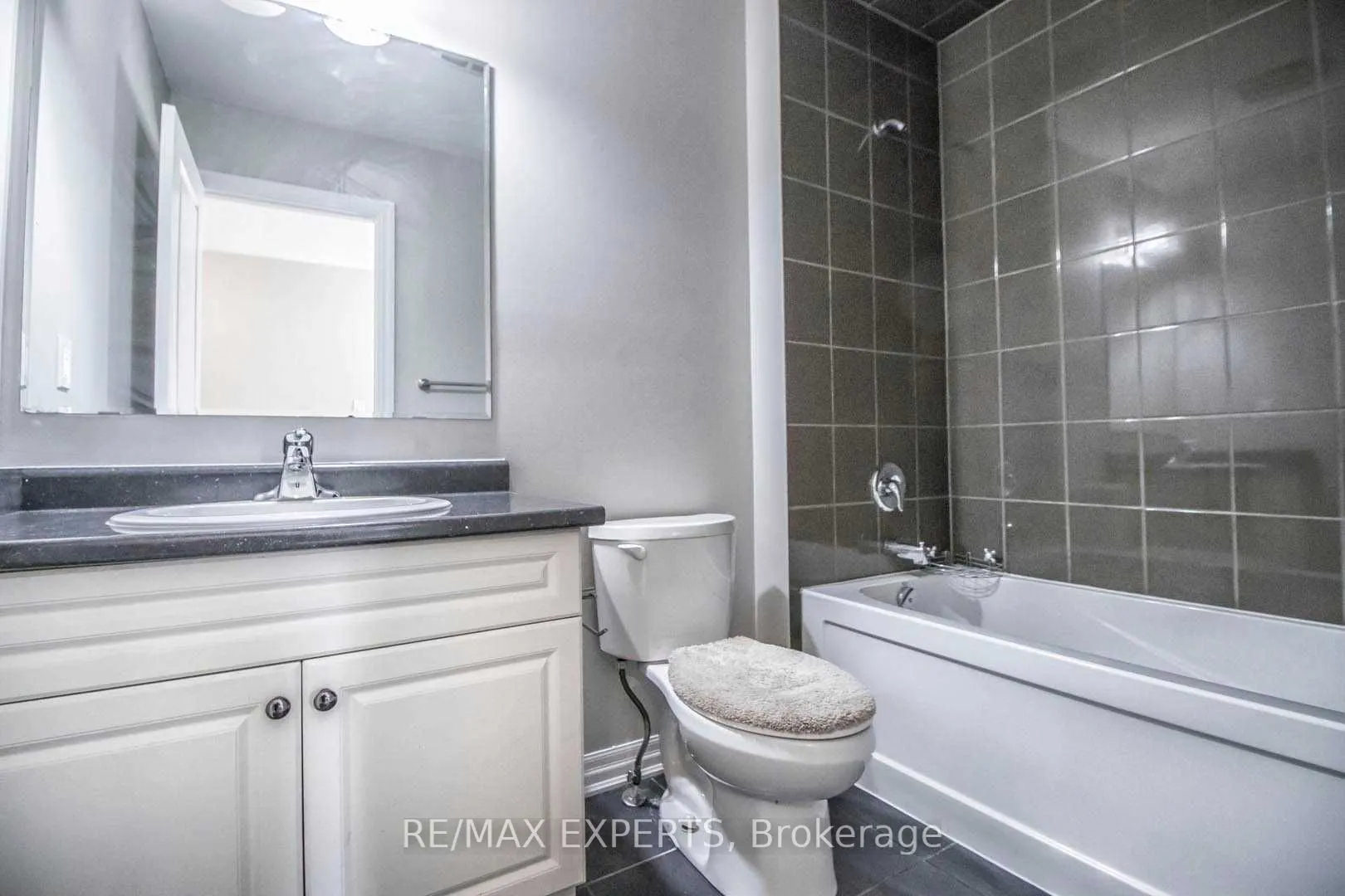 15 Giltspur Road #Upper