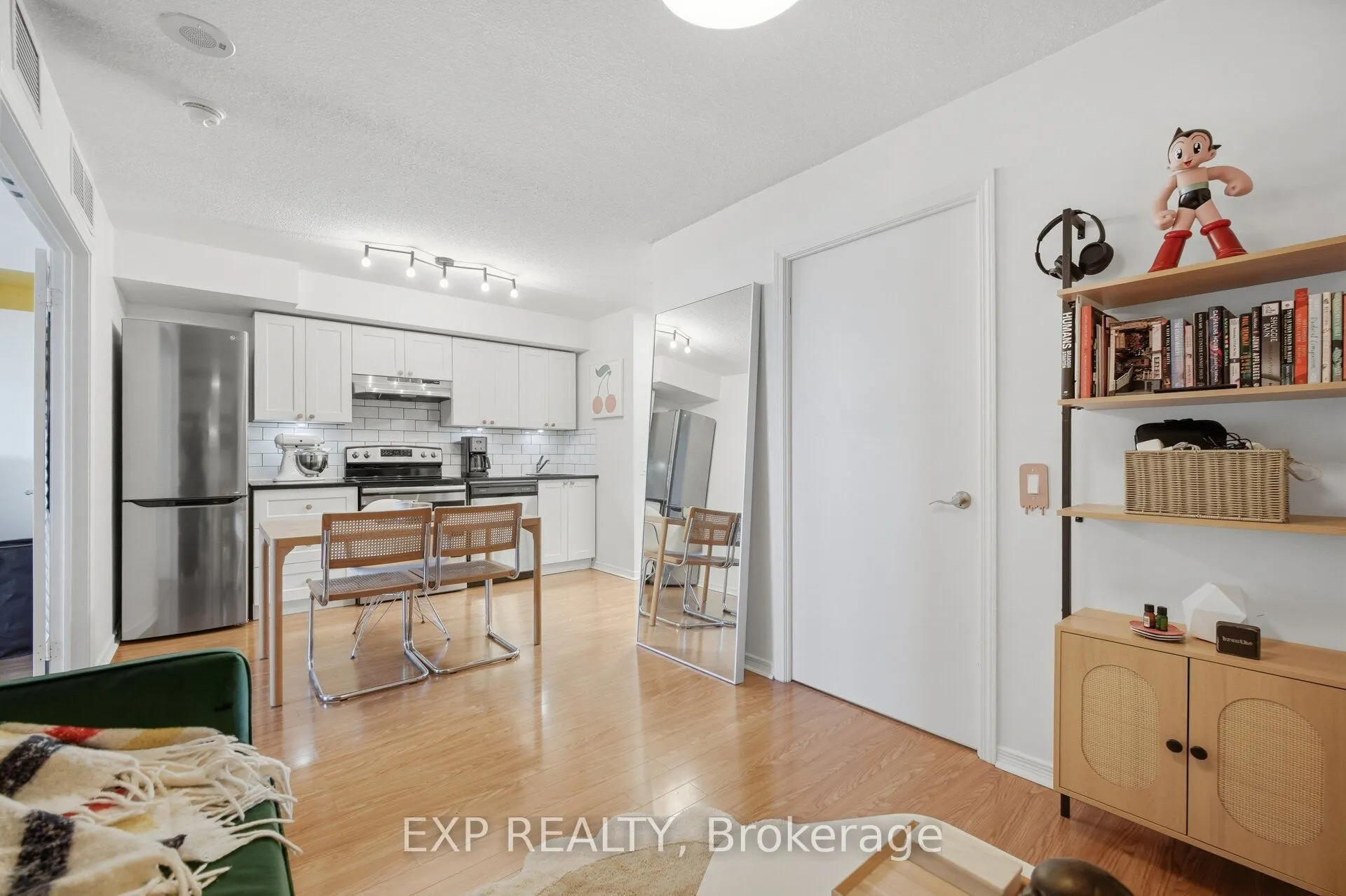 60 Heintzman Street #1030