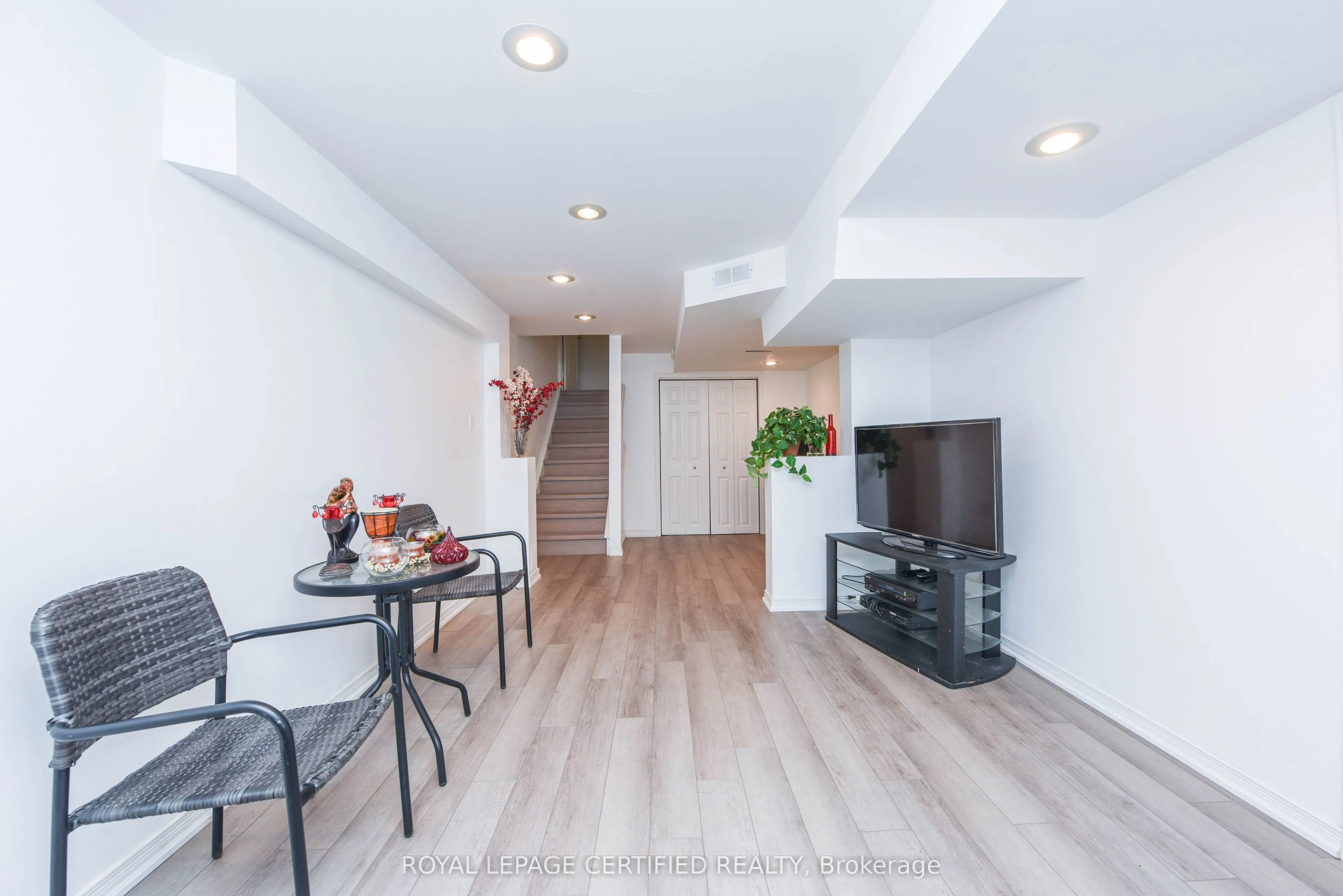 6037 Clover Ridge Crescent