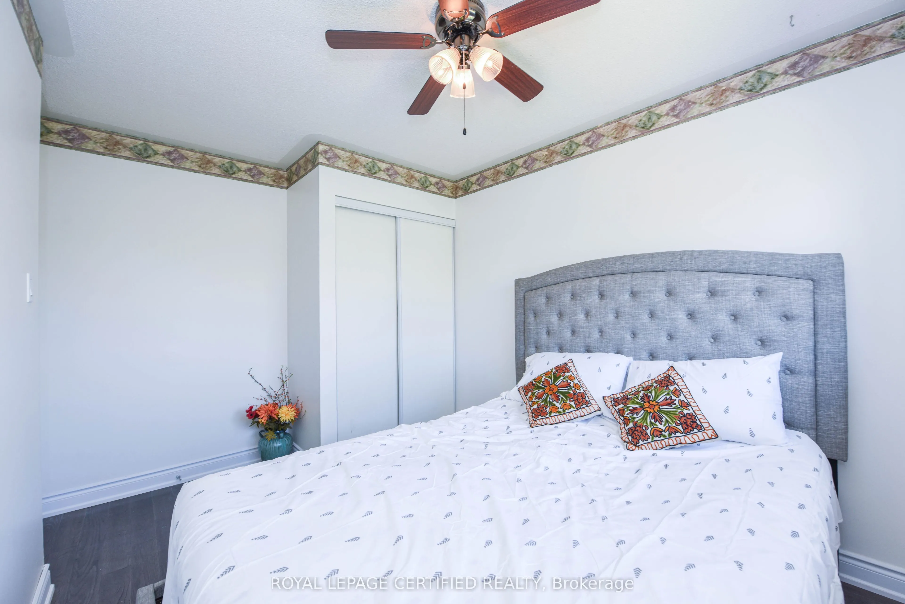 6037 Clover Ridge Crescent
