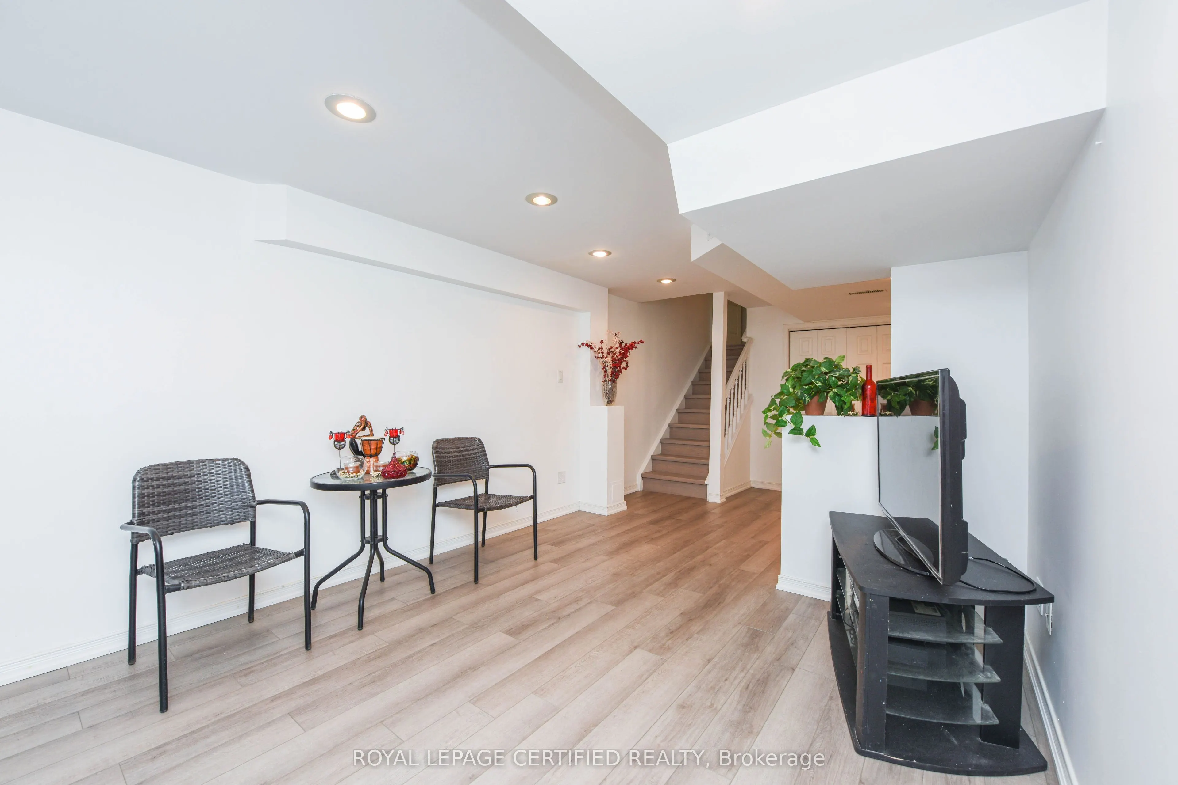 6037 Clover Ridge Crescent