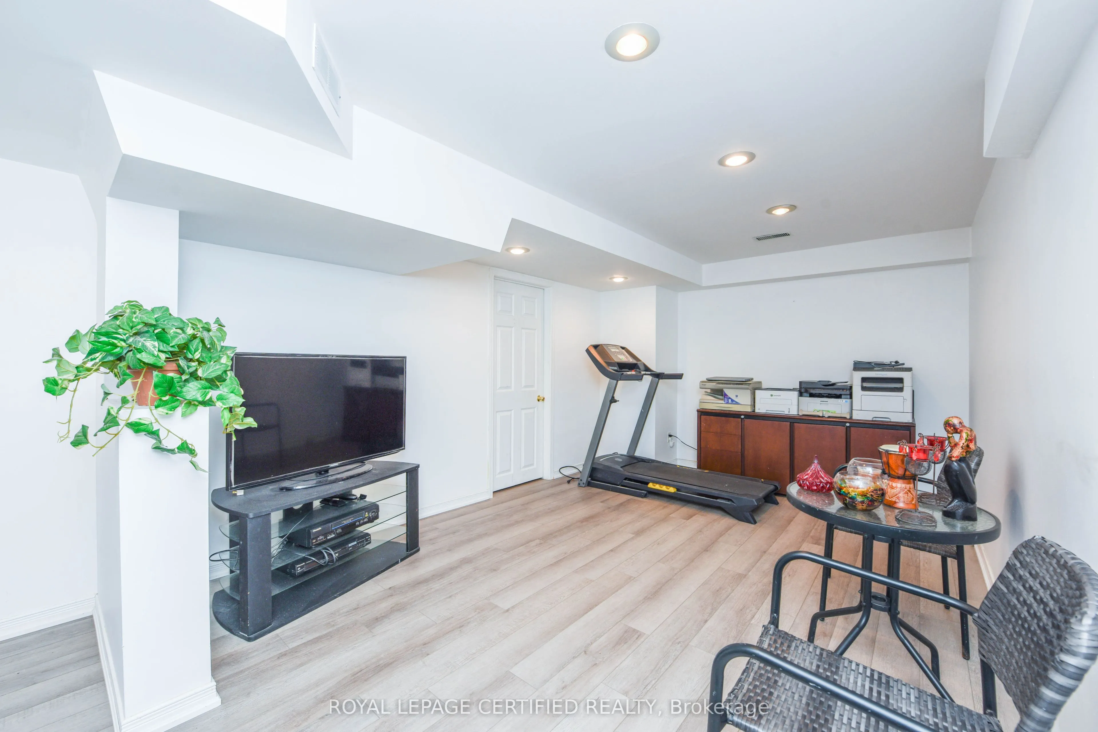 6037 Clover Ridge Crescent