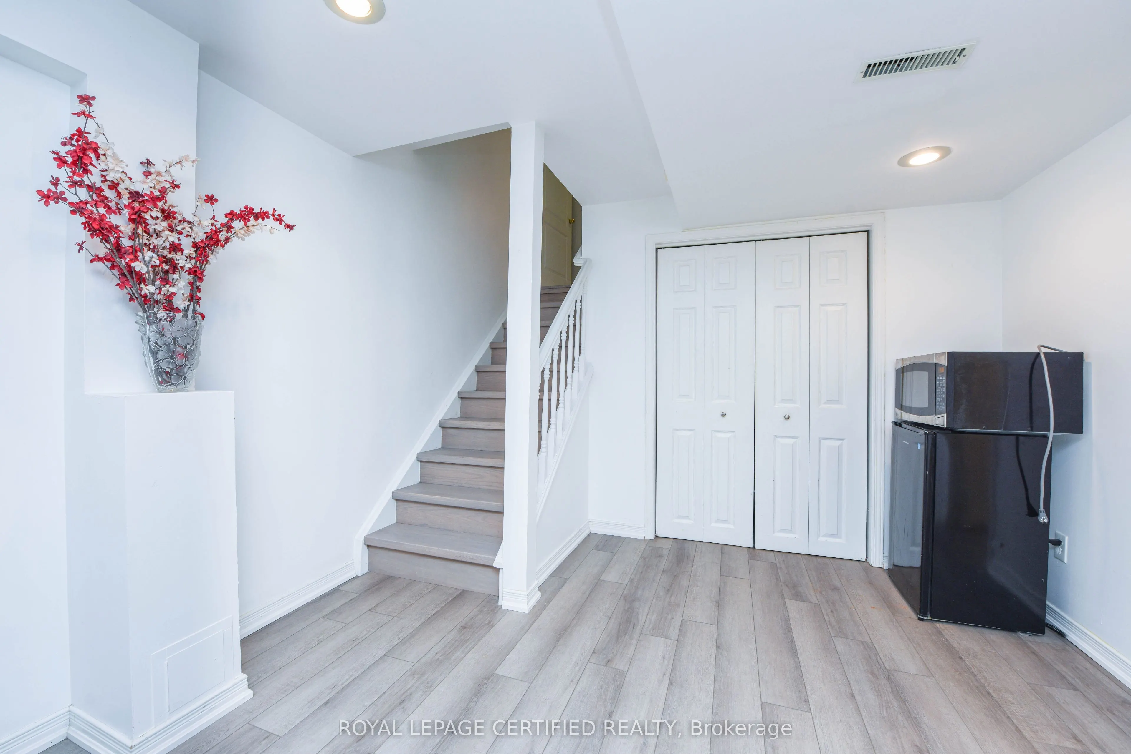 6037 Clover Ridge Crescent