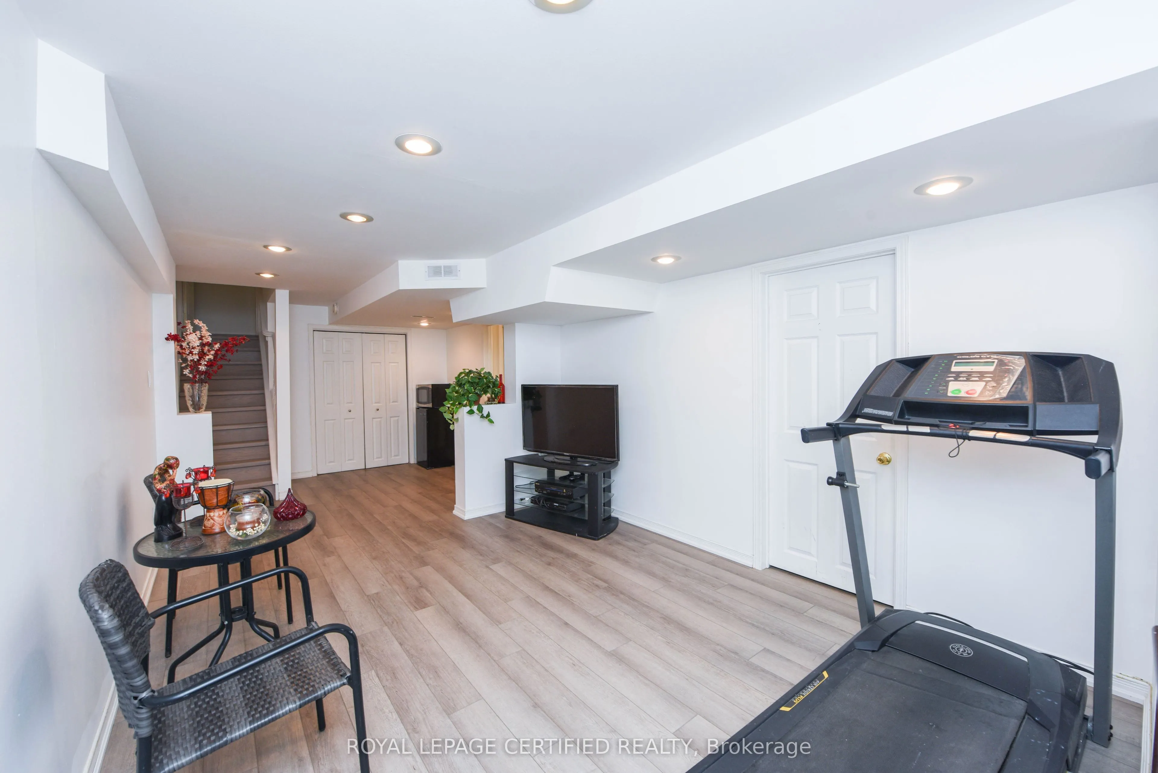 6037 Clover Ridge Crescent