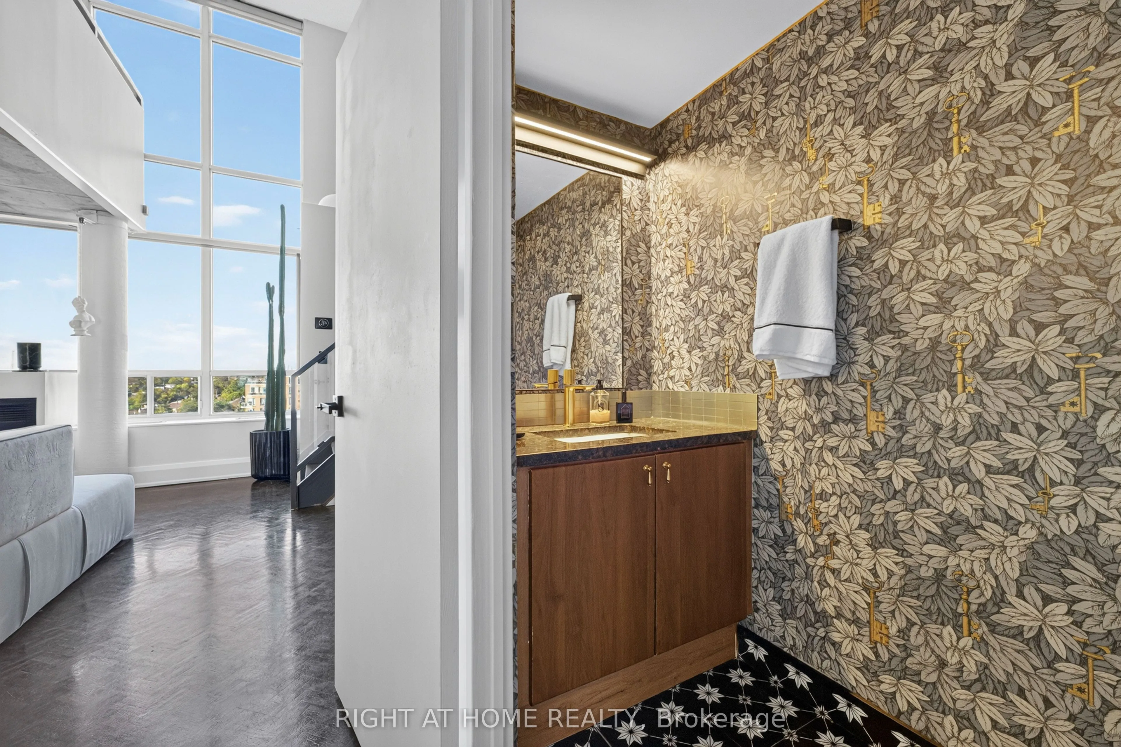 250 Manitoba Street #612