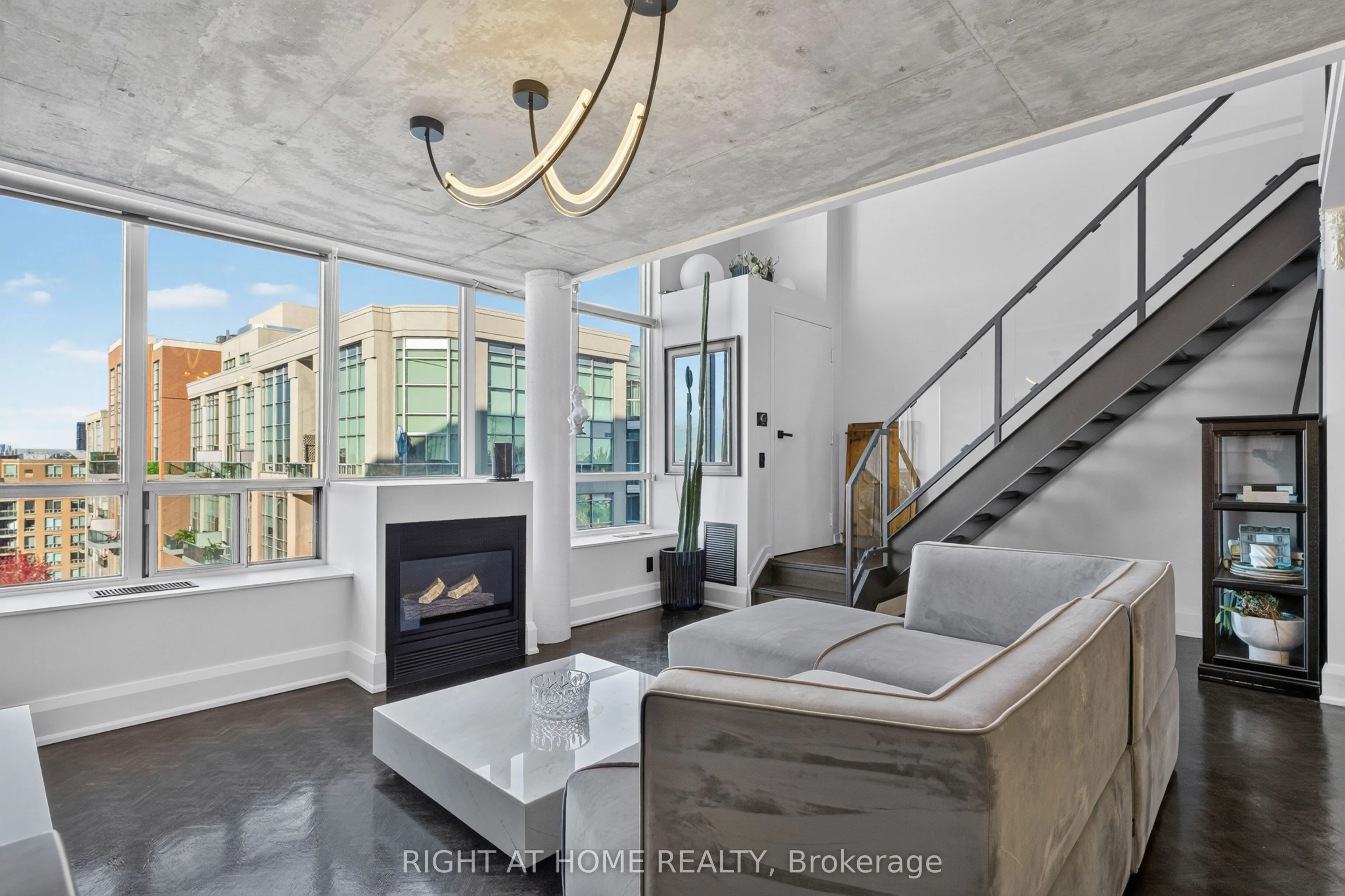 250 Manitoba Street #612