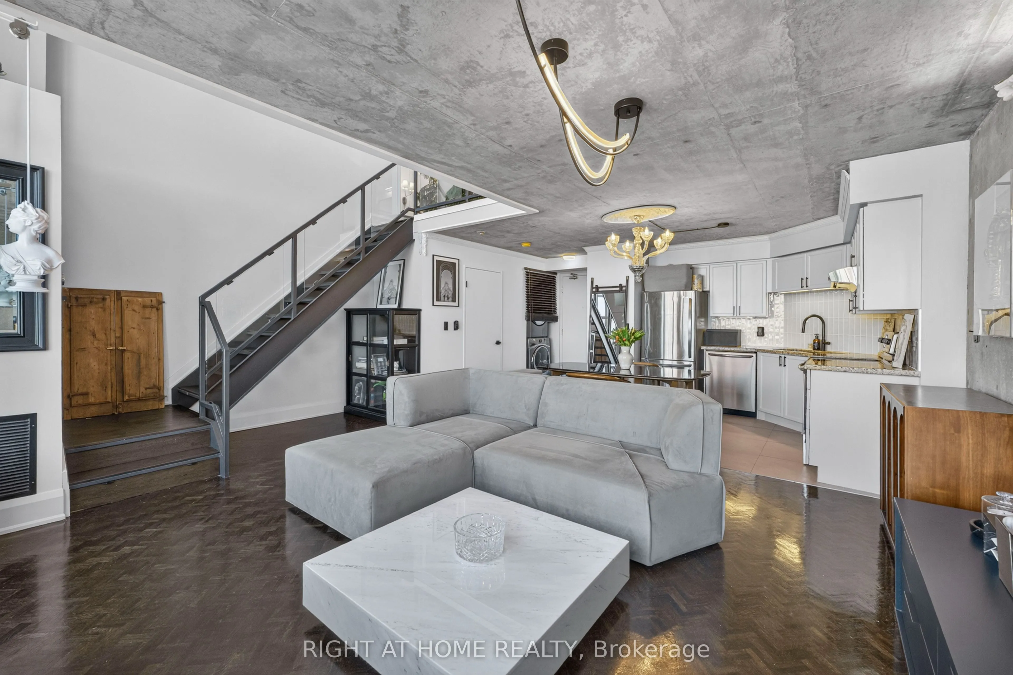 250 Manitoba Street #612