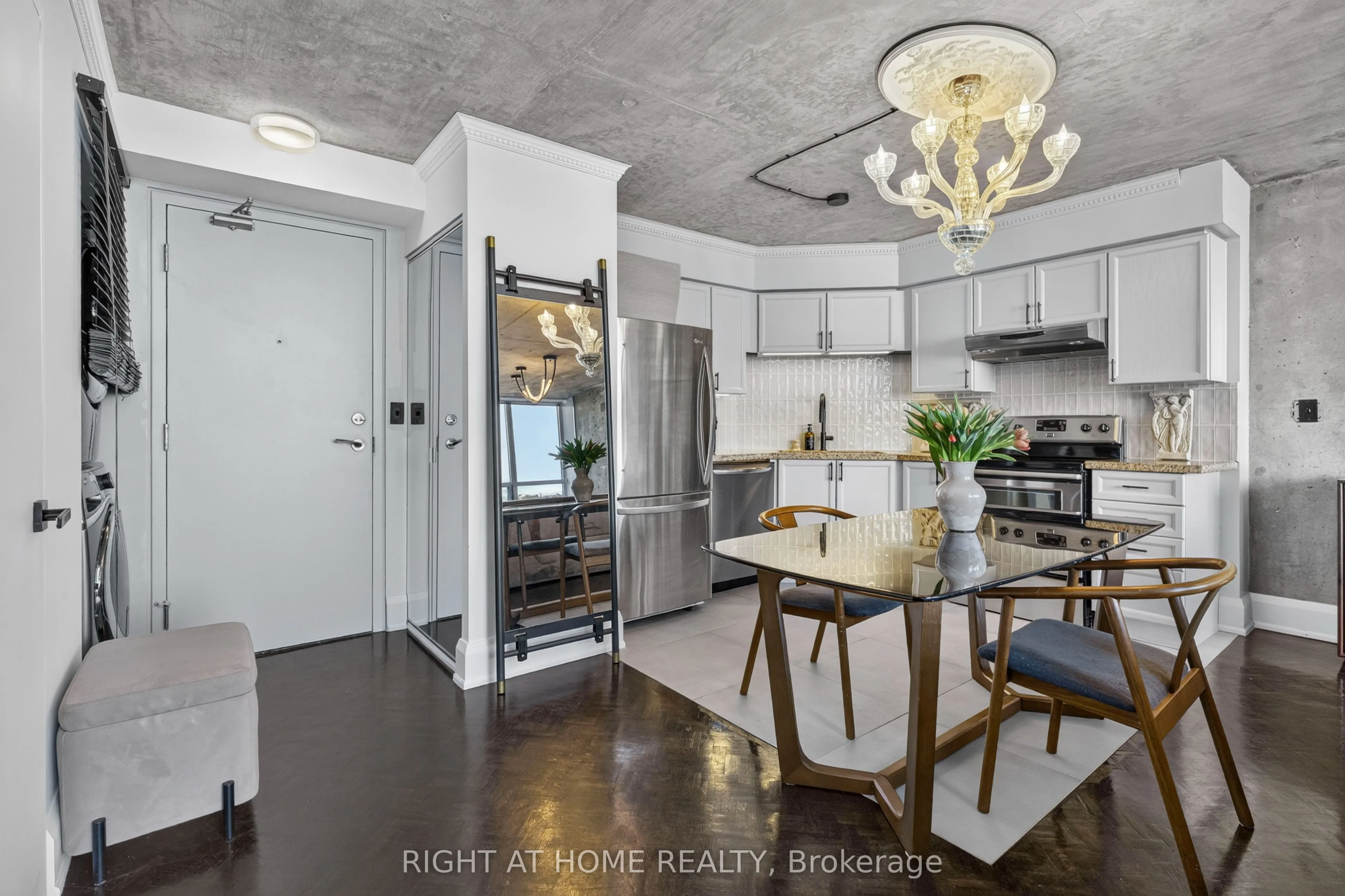 250 Manitoba Street #612