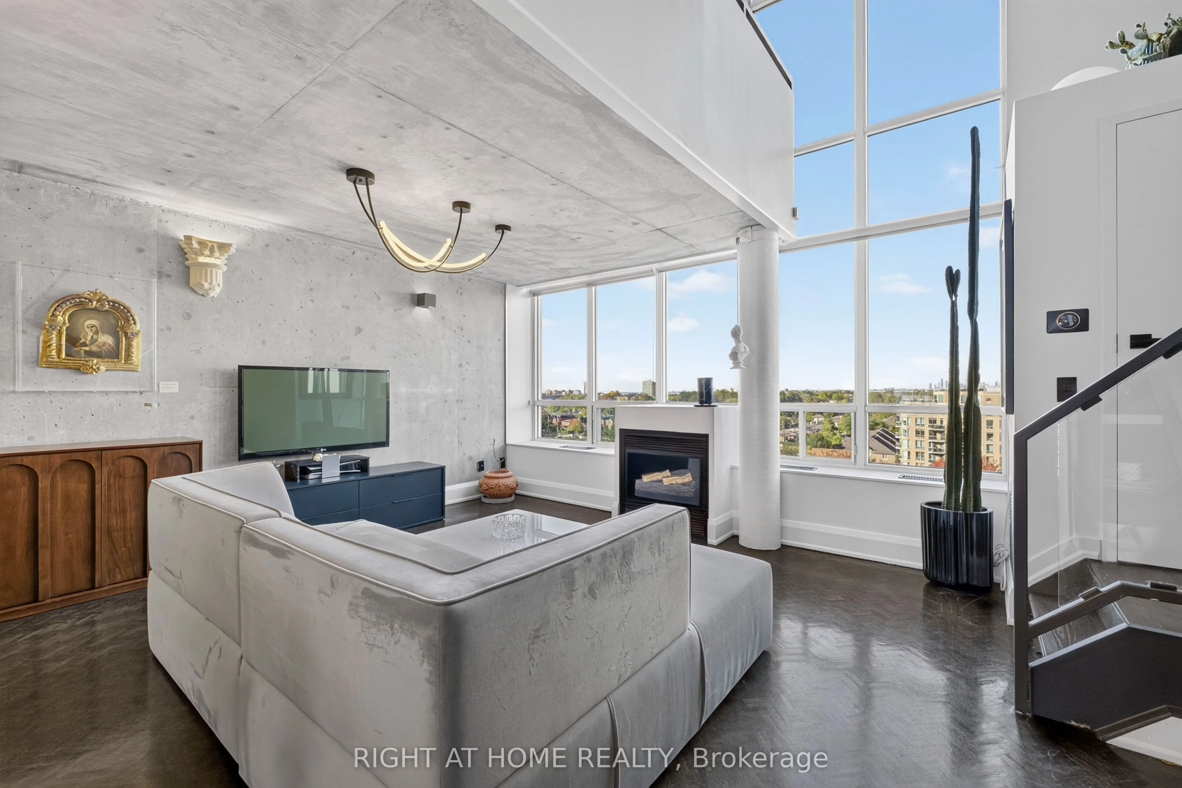 250 Manitoba Street #612