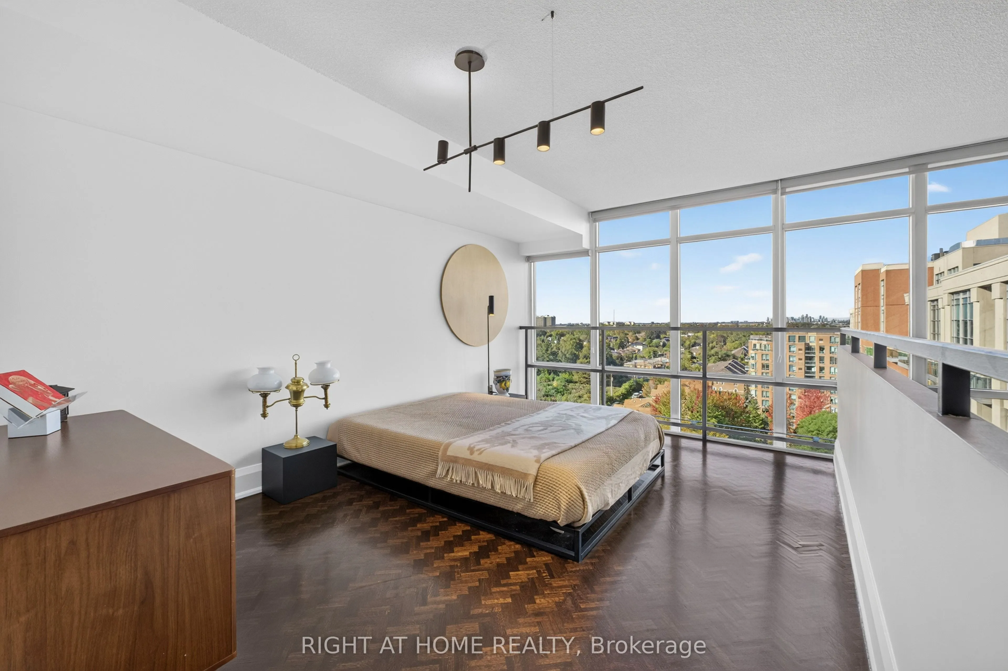 250 Manitoba Street #612