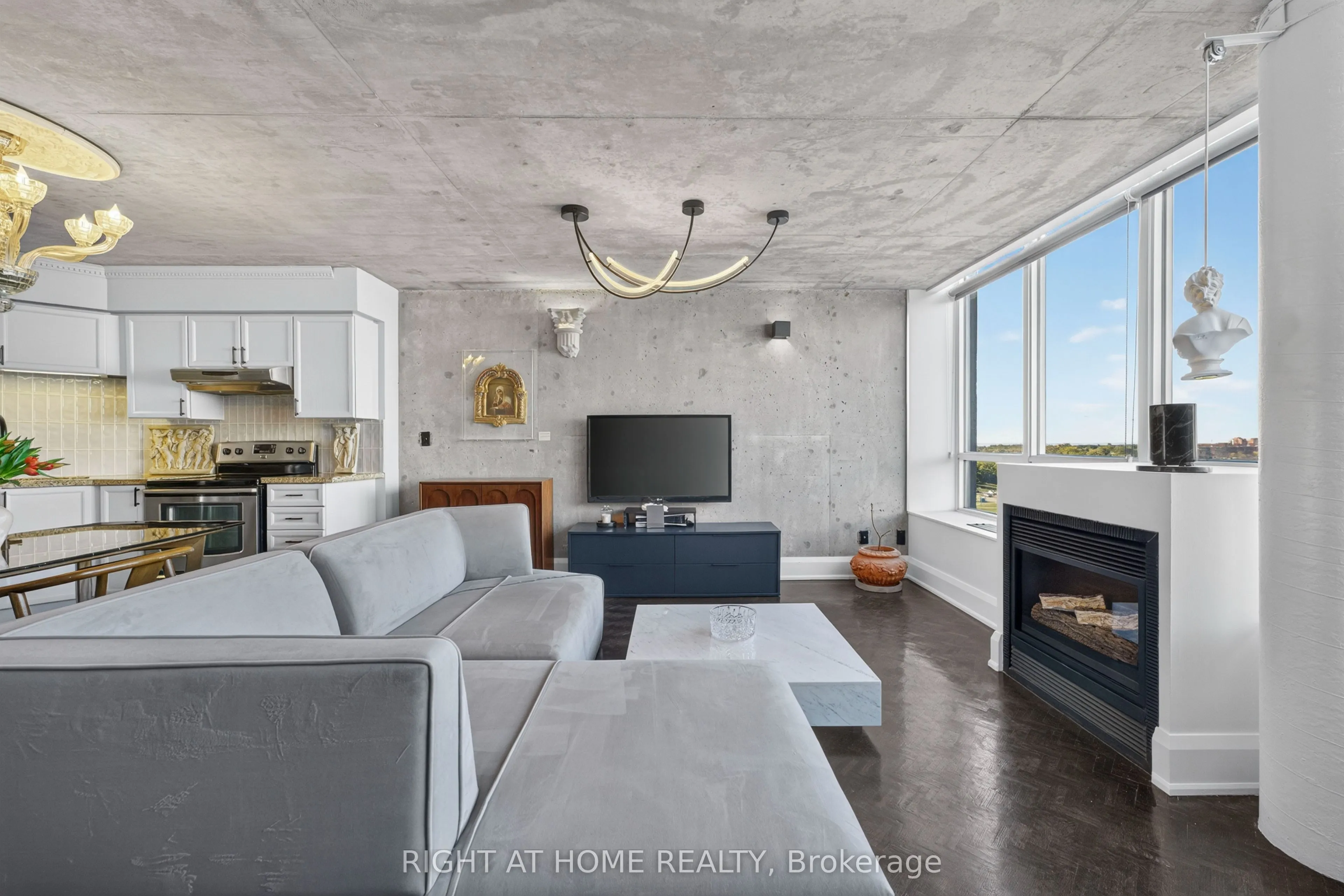 250 Manitoba Street #612