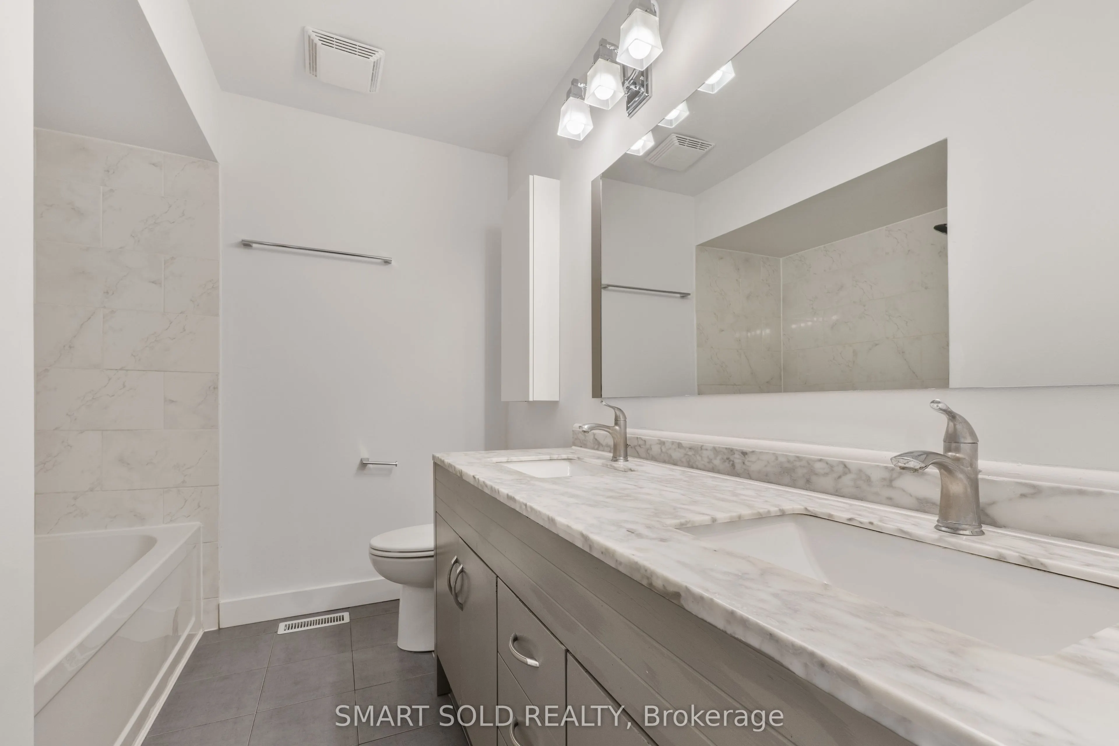 2120 Rathburn Road E #32